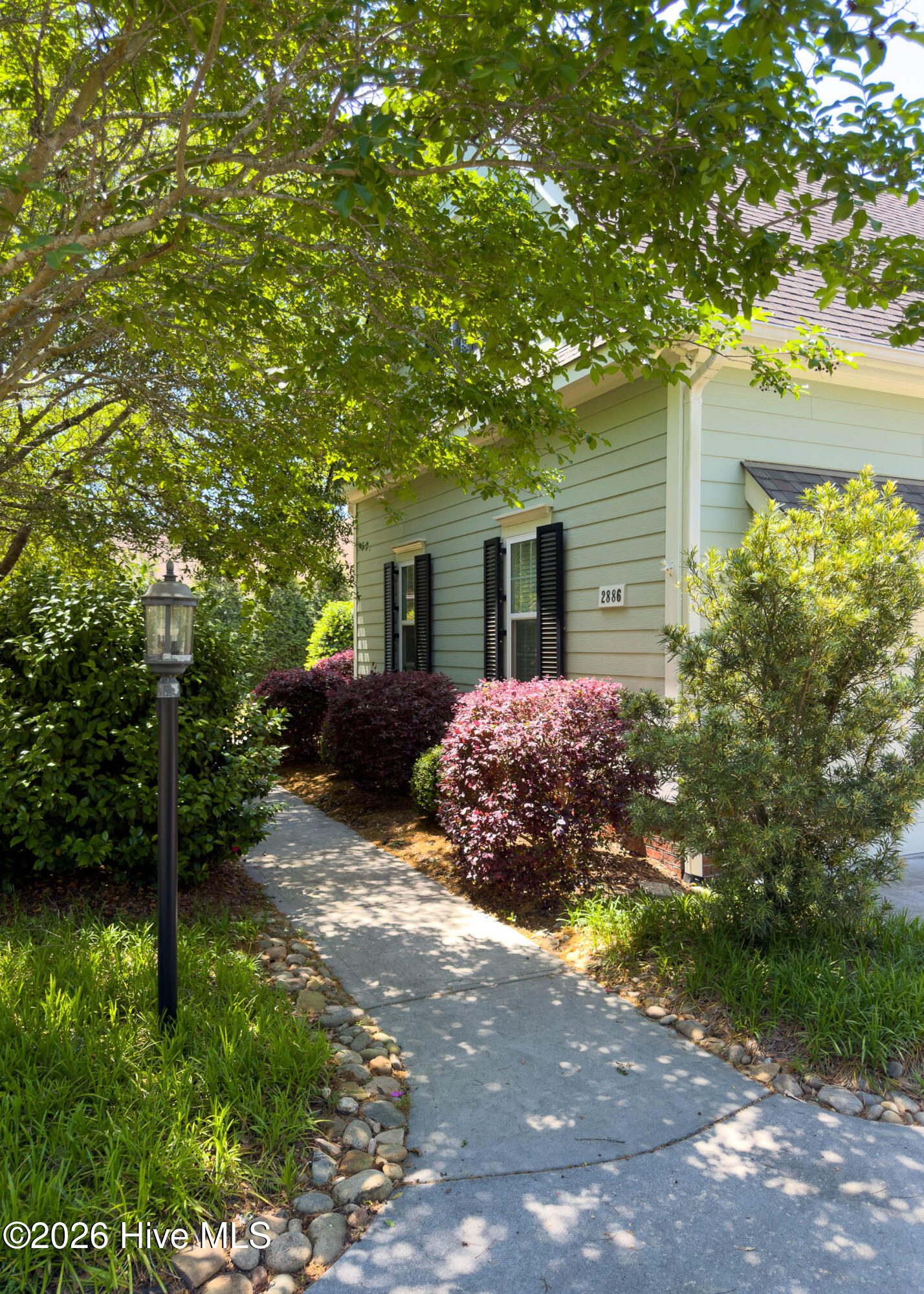 2886 St James Drive Se Property Photo 6