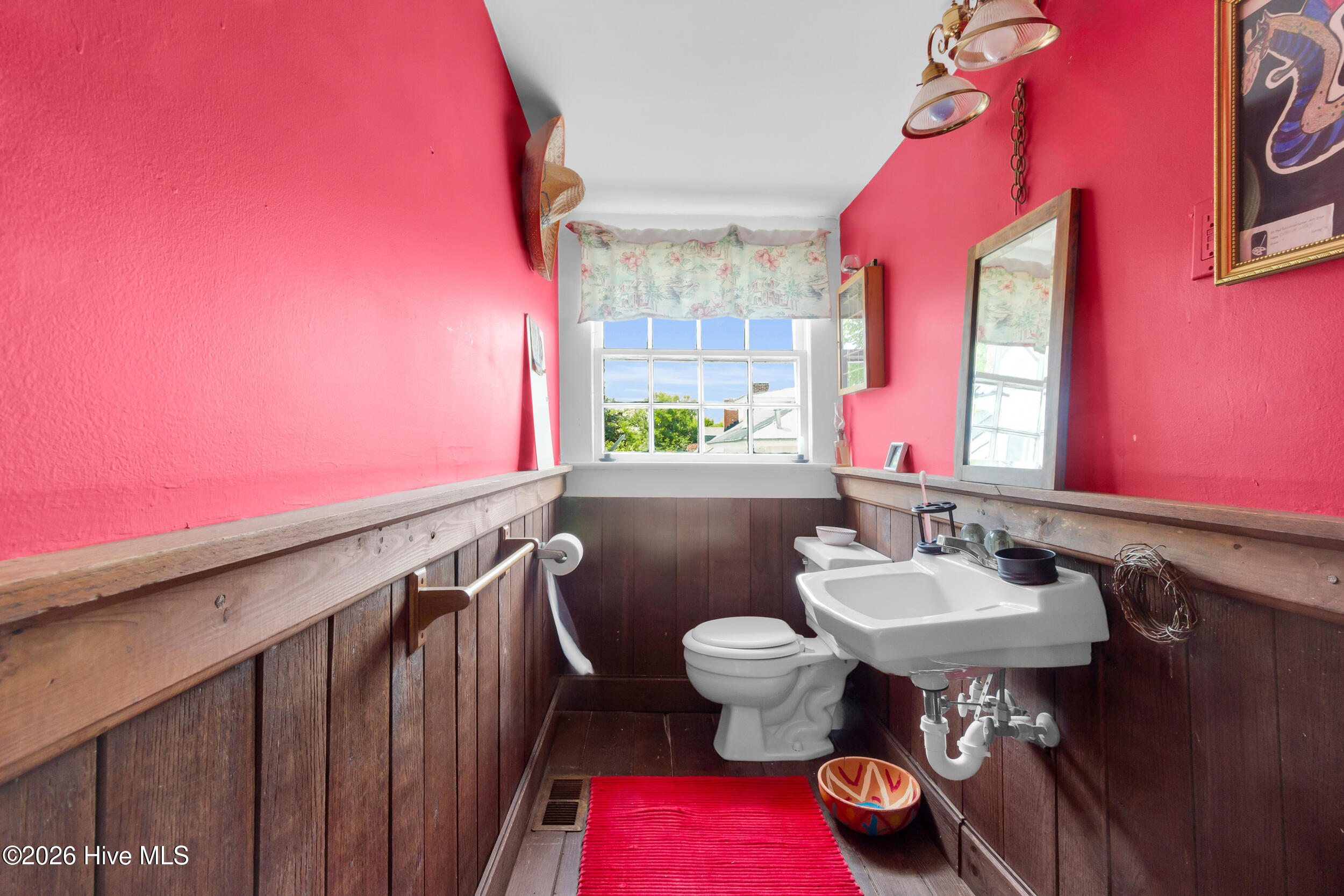 208 Johnson Street Property Photo 43