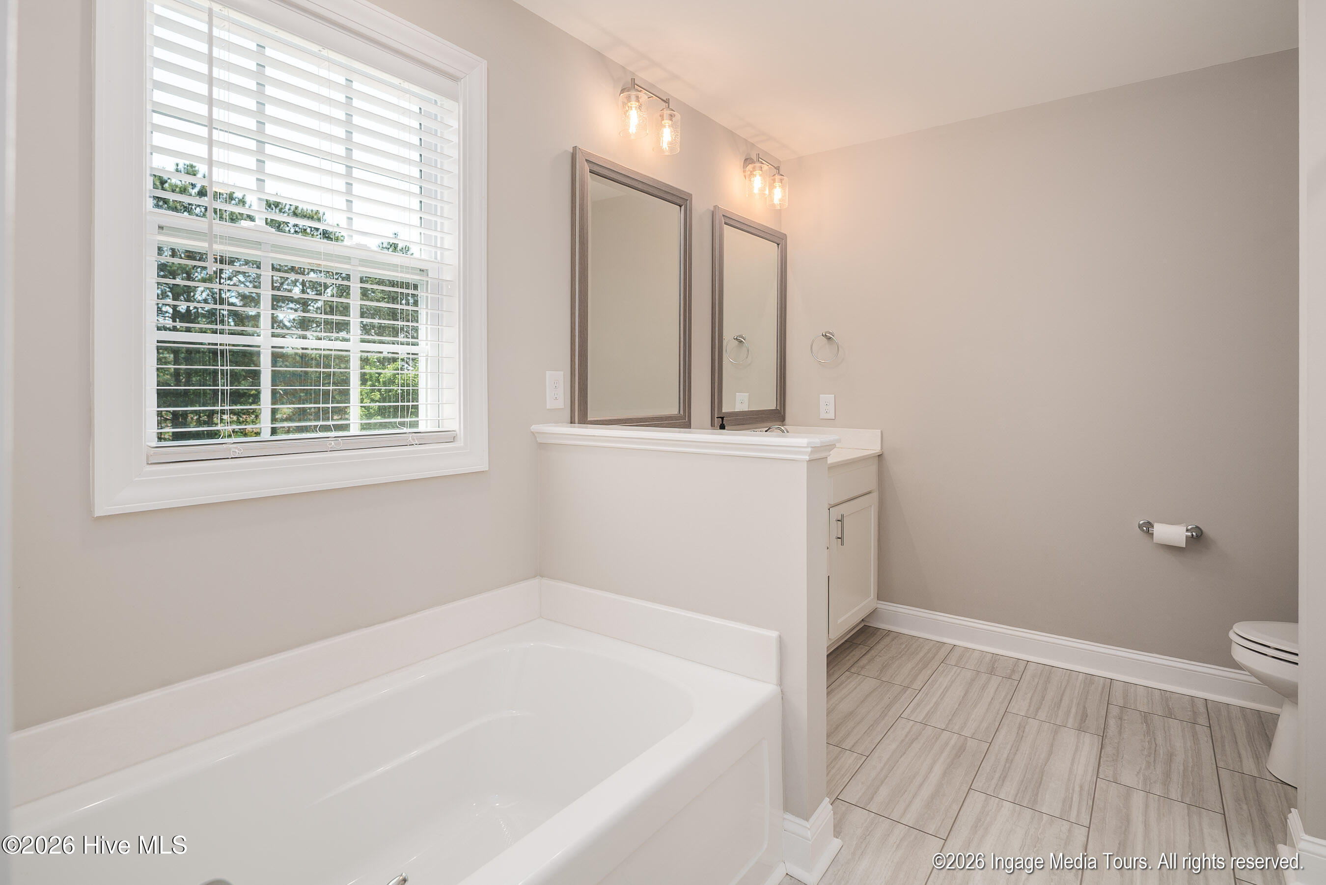 3516 Richter Way B Property Photo 5