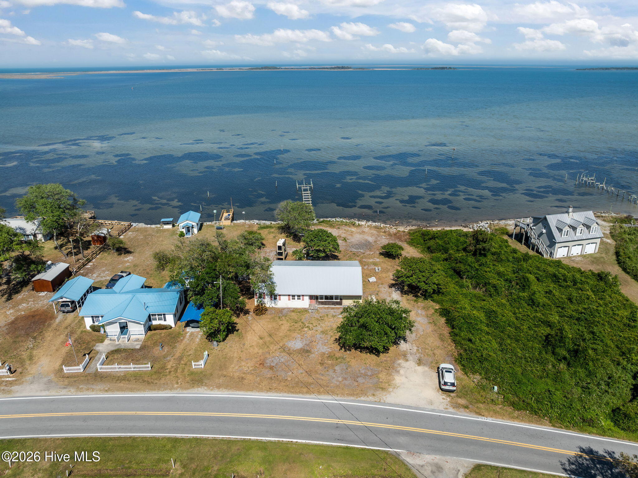 2472 Cedar Island Road Property Photo 4