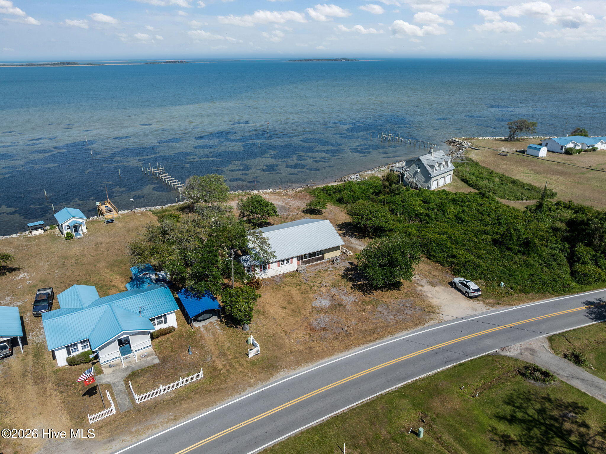 2472 Cedar Island Road Property Photo 7