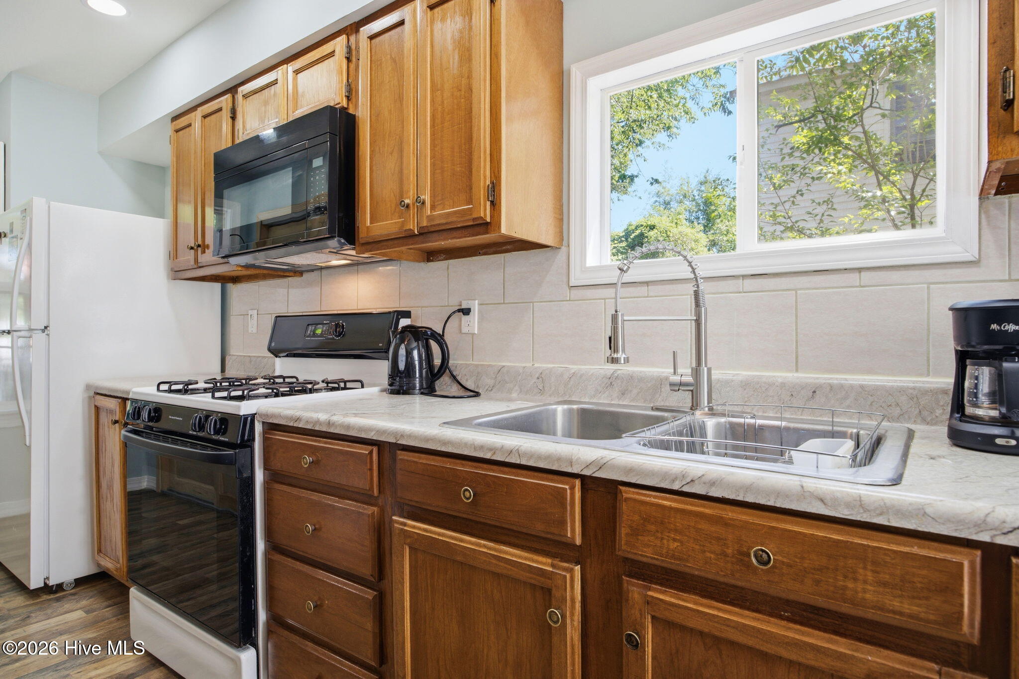 306 Bank Street Property Photo 8