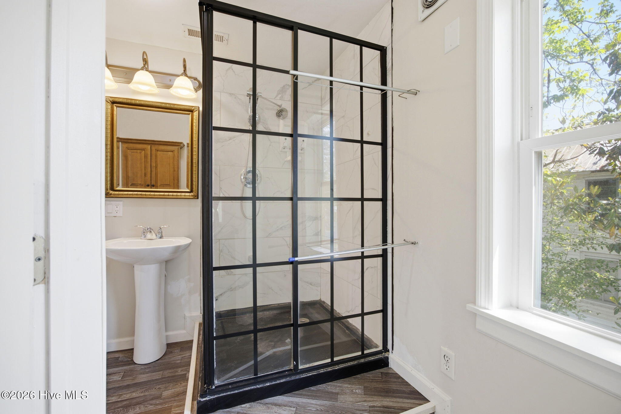306 Bank Street Property Photo 33