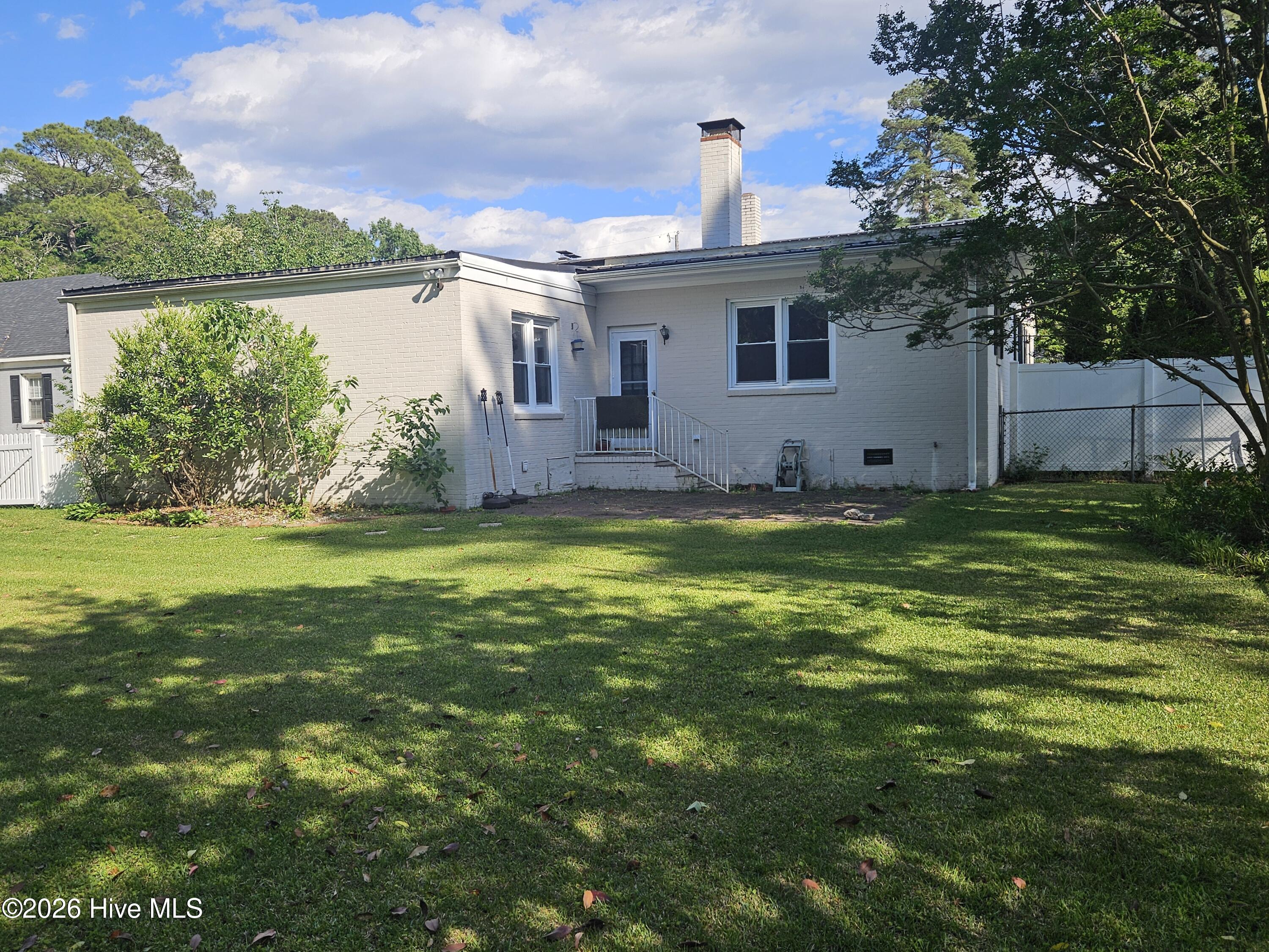 405 Lafayette Street Property Photo 4