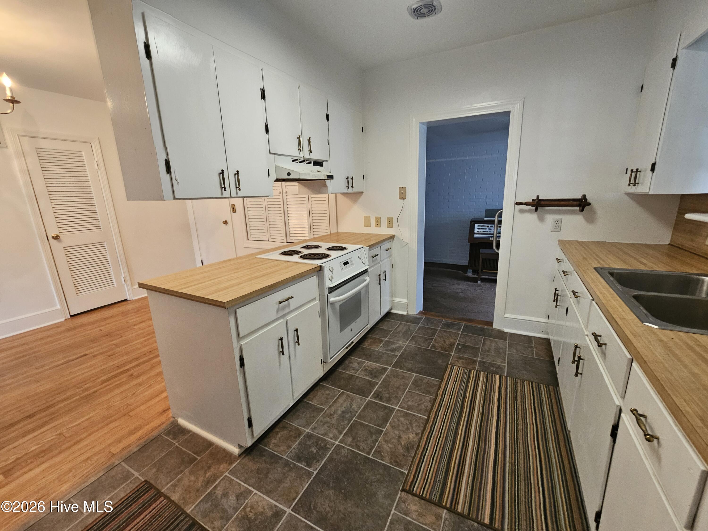 405 Lafayette Street Property Photo 10