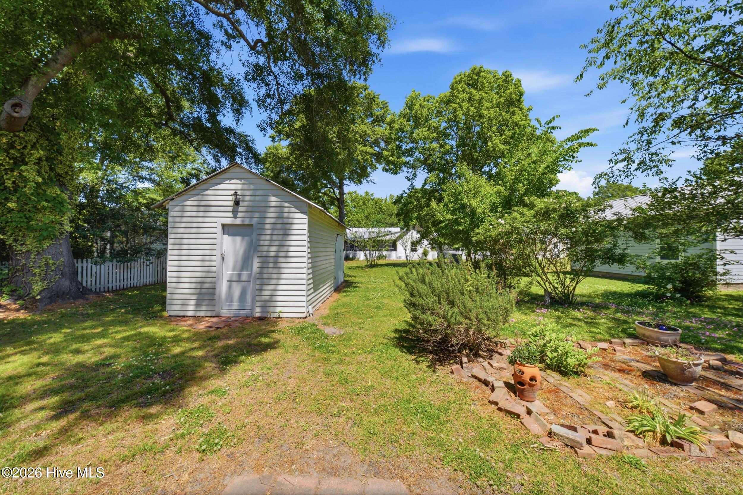 409 Elliott Street Property Photo 36