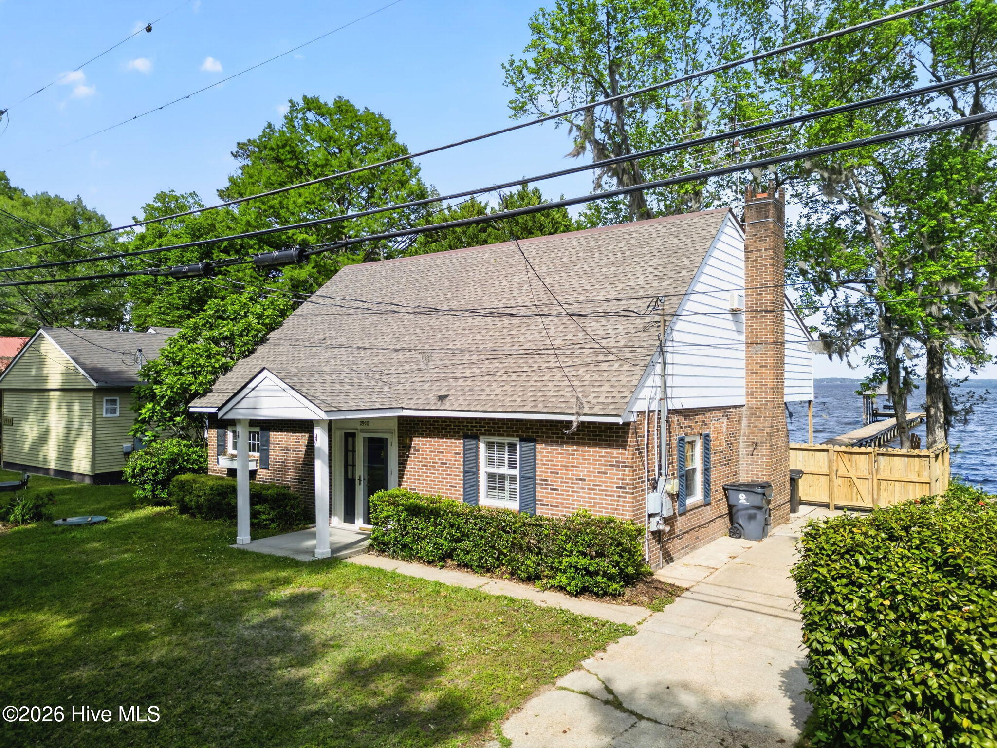 2910 Canal Cove Road Property Photo 2