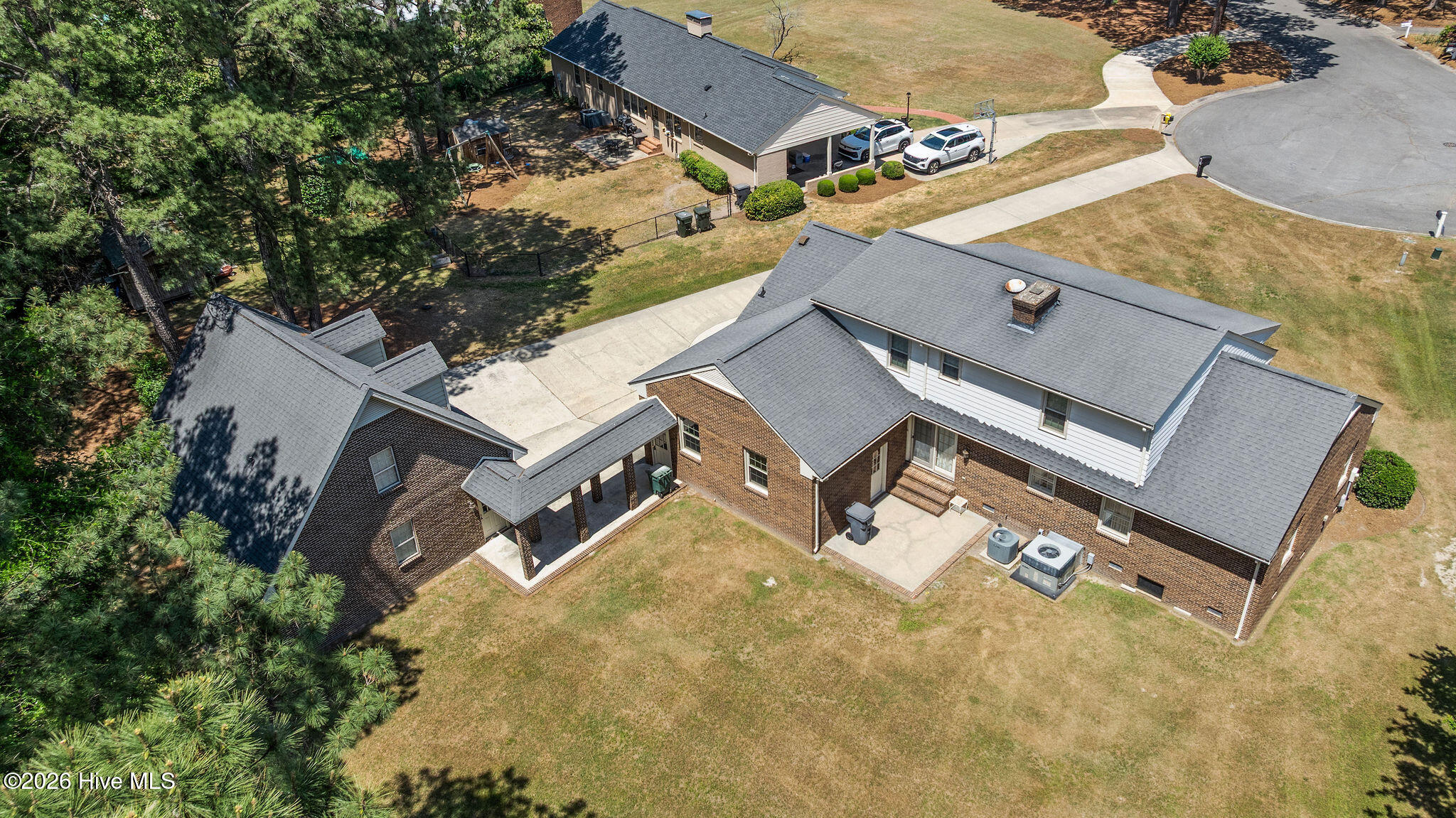 501 Pine Needles Court Property Photo 5
