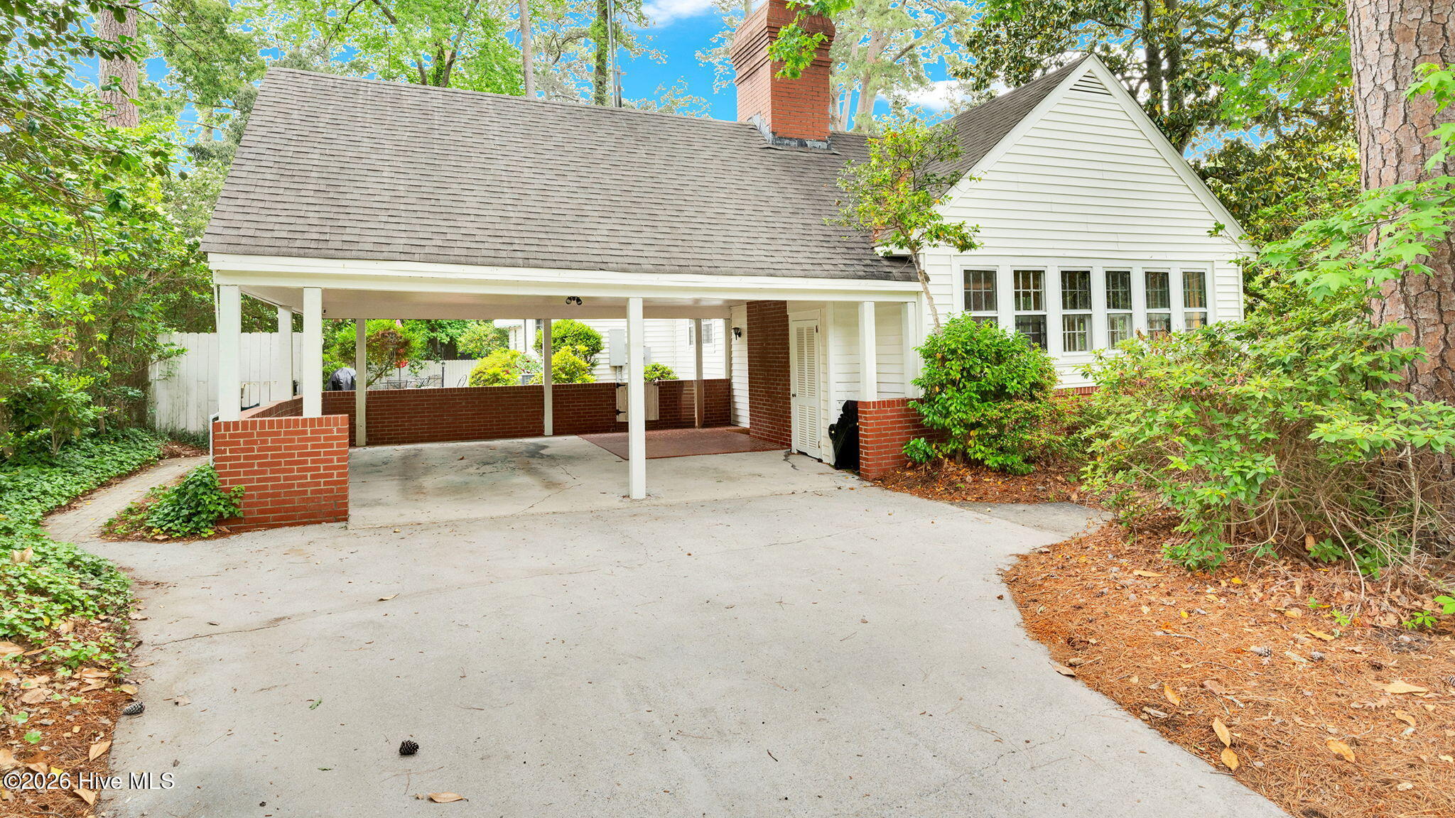 1902 Sherwood Drive Property Photo 4