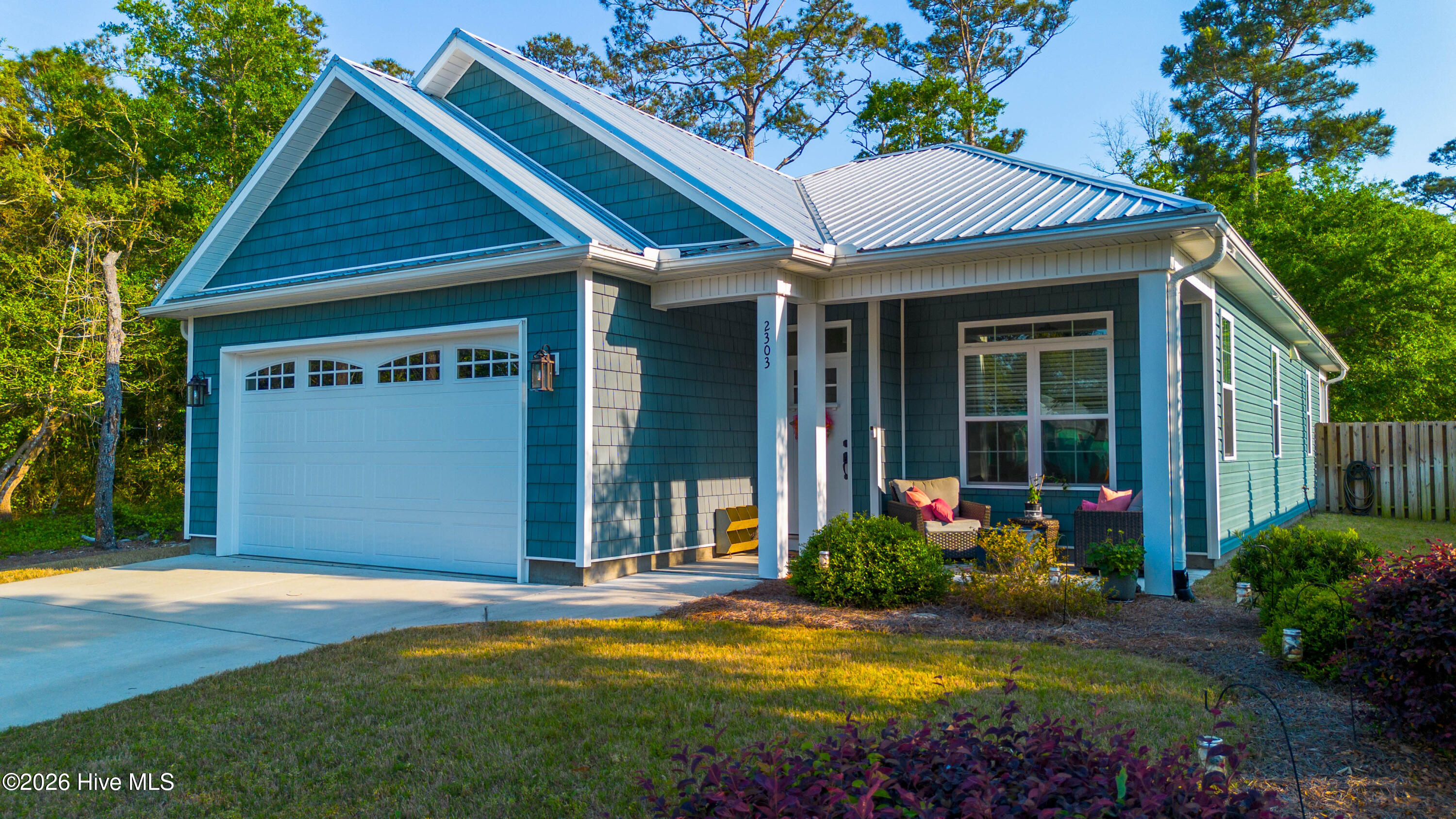 2303 W Oak Island Drive Property Photo 1