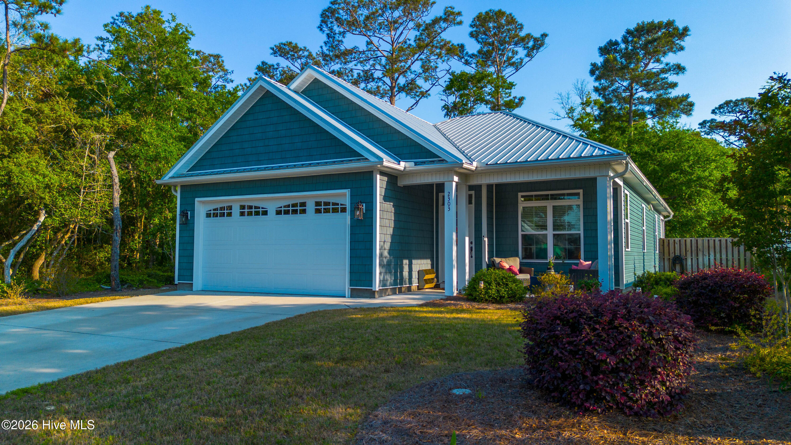 2303 W Oak Island Drive Property Photo 2