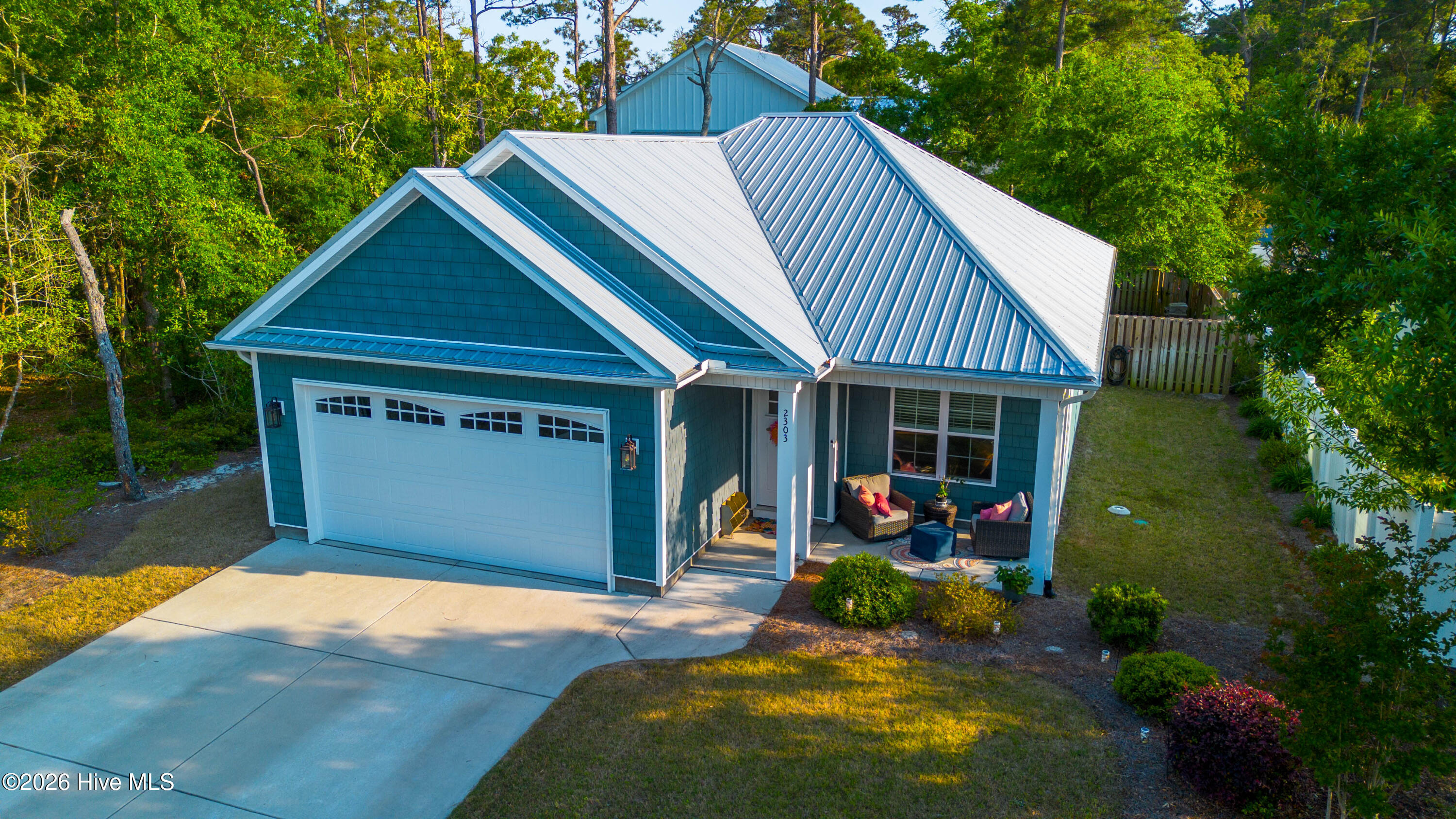 2303 W Oak Island Drive Property Photo 3