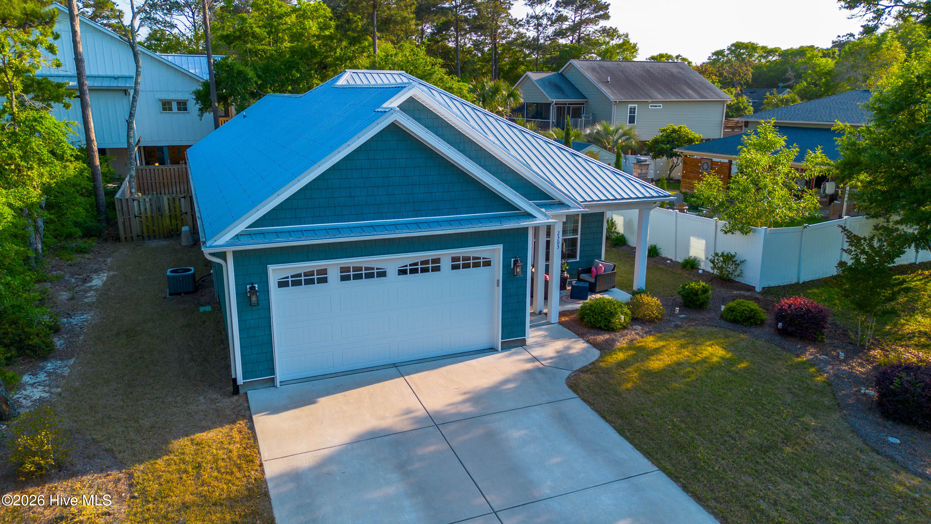 2303 W Oak Island Drive Property Photo 4