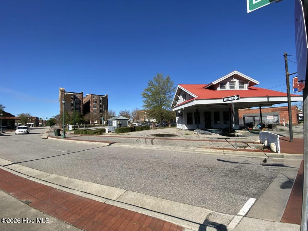 312 Green Street E Property Photo 1
