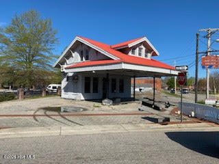 312 Green Street E Property Photo 3