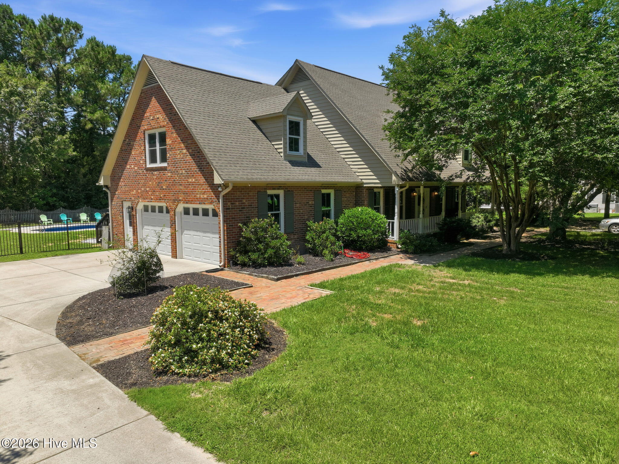 444 E Creekview Drive Property Photo 3