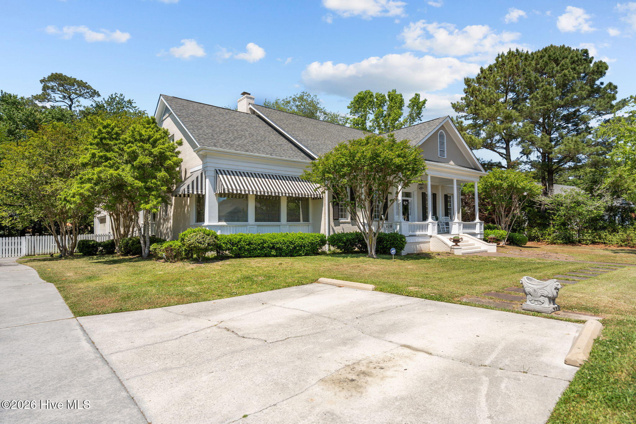 2112 Ascott Place Property Photo 2