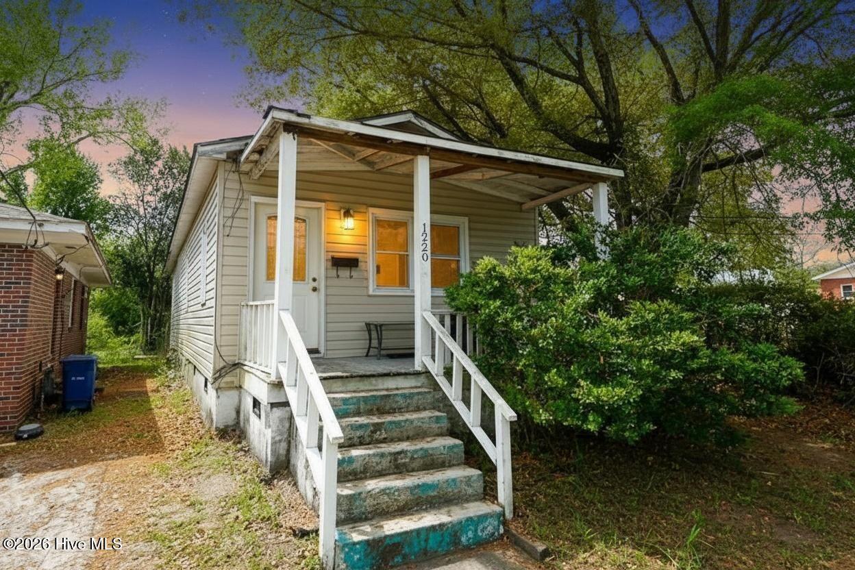 1220 Queen Street Property Photo 1