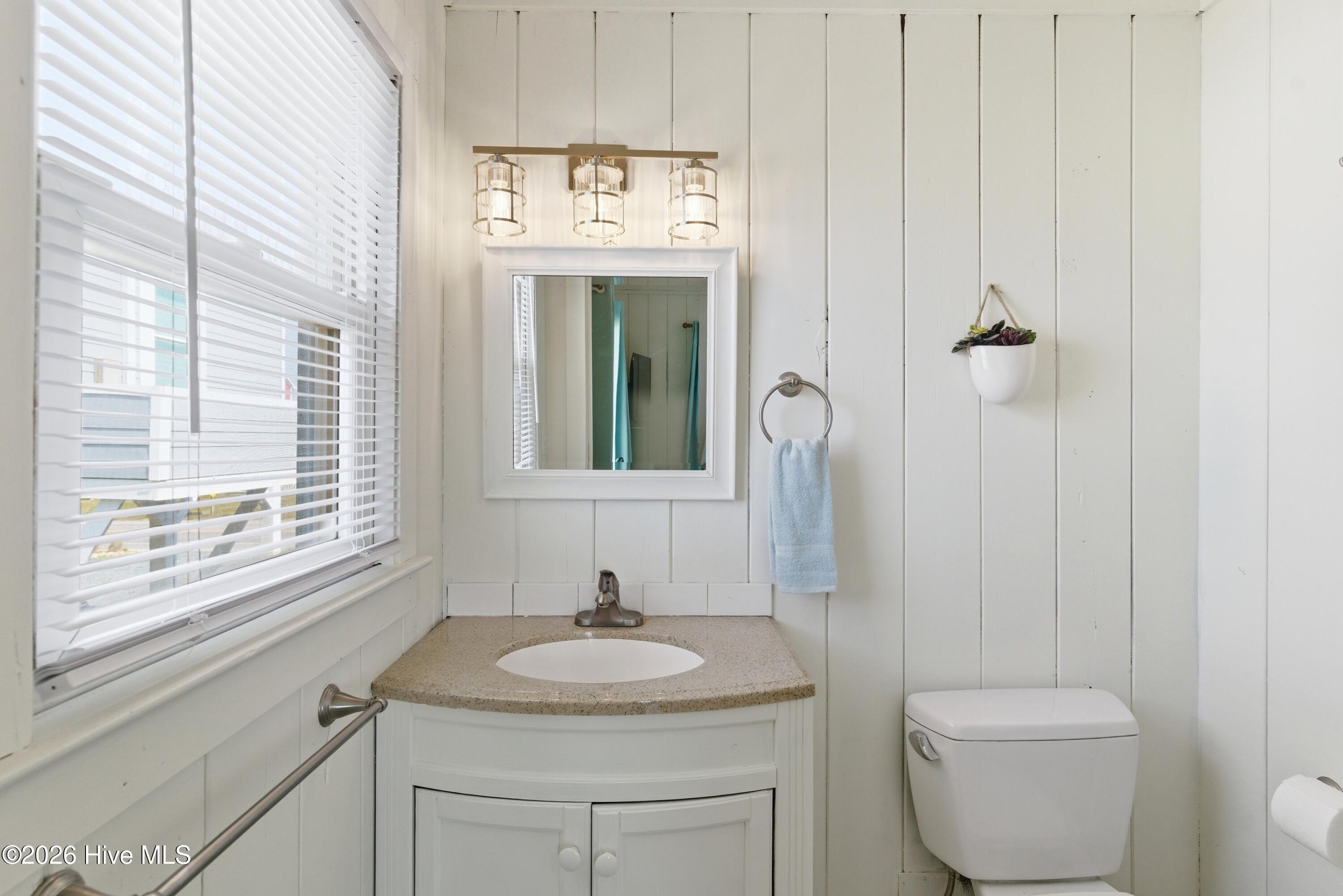 707 W Beach Drive Property Photo 28