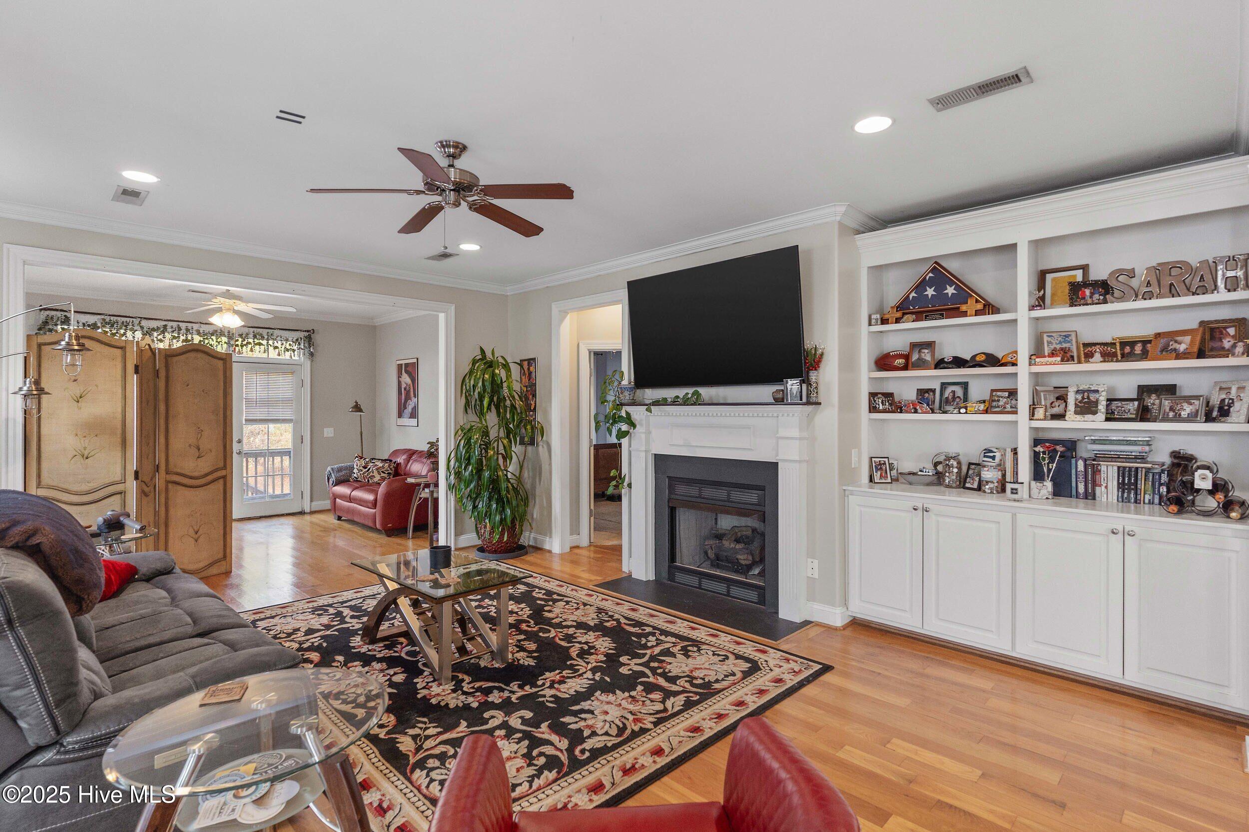 602 Southerland Farm Drive Property Photo 3