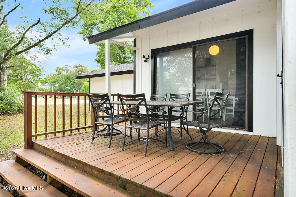 3307 E Oak Island Drive Property Photo 6