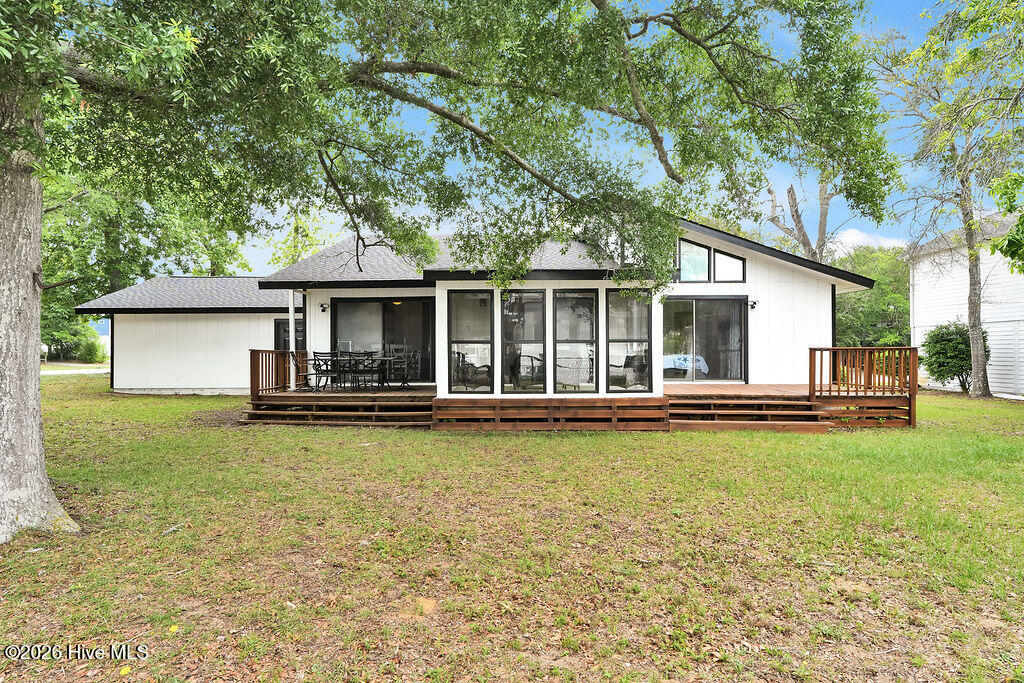3307 E Oak Island Drive Property Photo 7