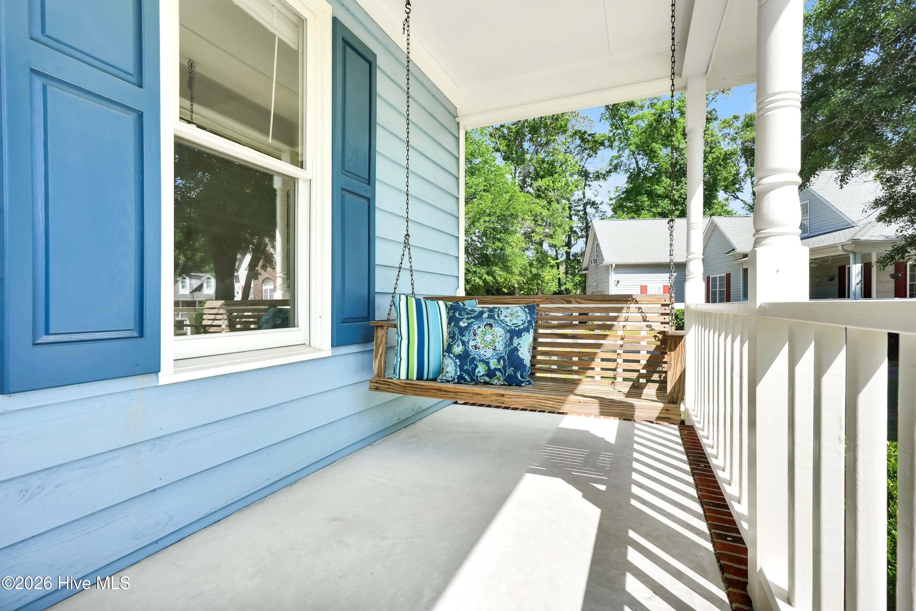 4927 Woodcrest Drive Property Photo 4