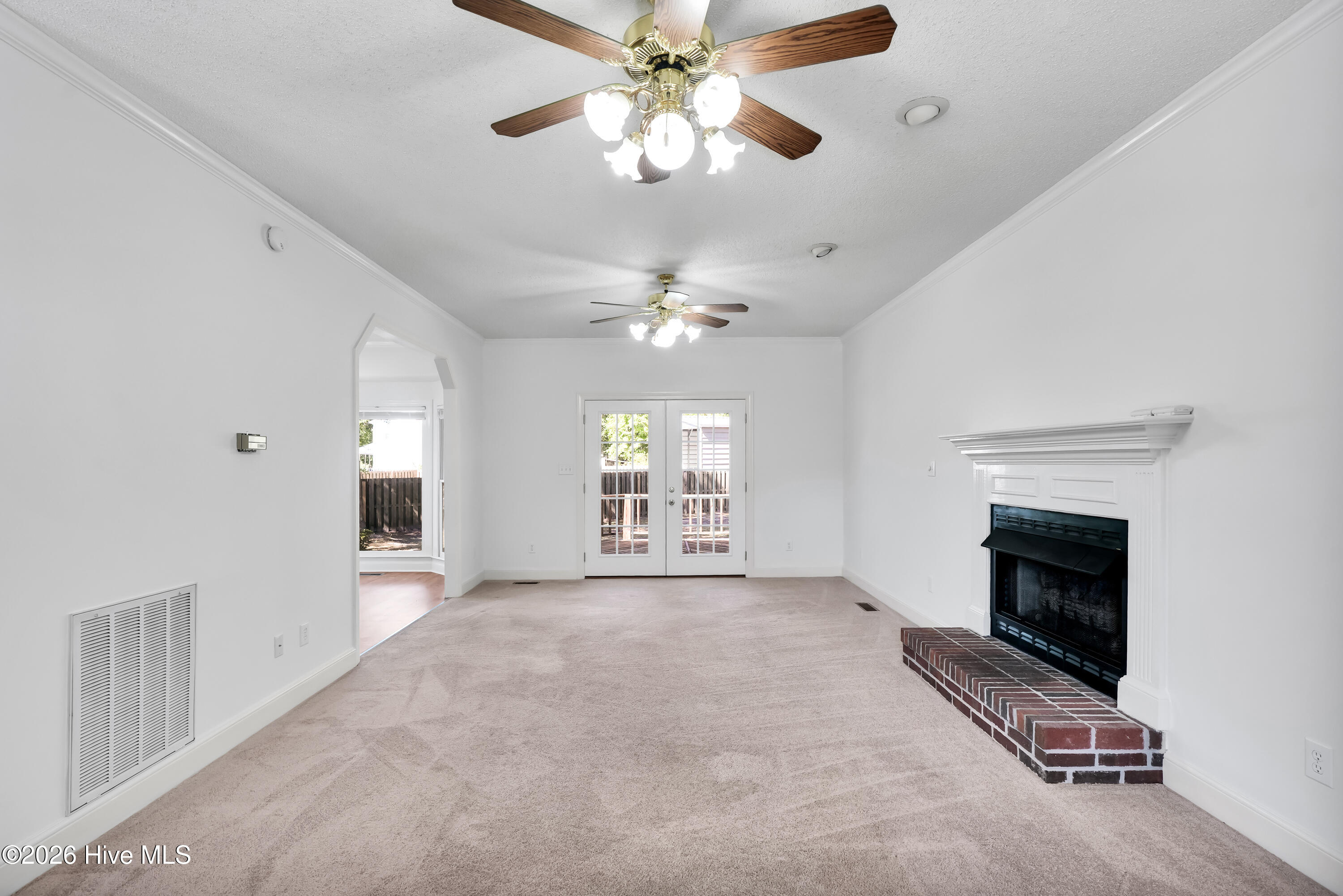 4927 Woodcrest Drive Property Photo 7