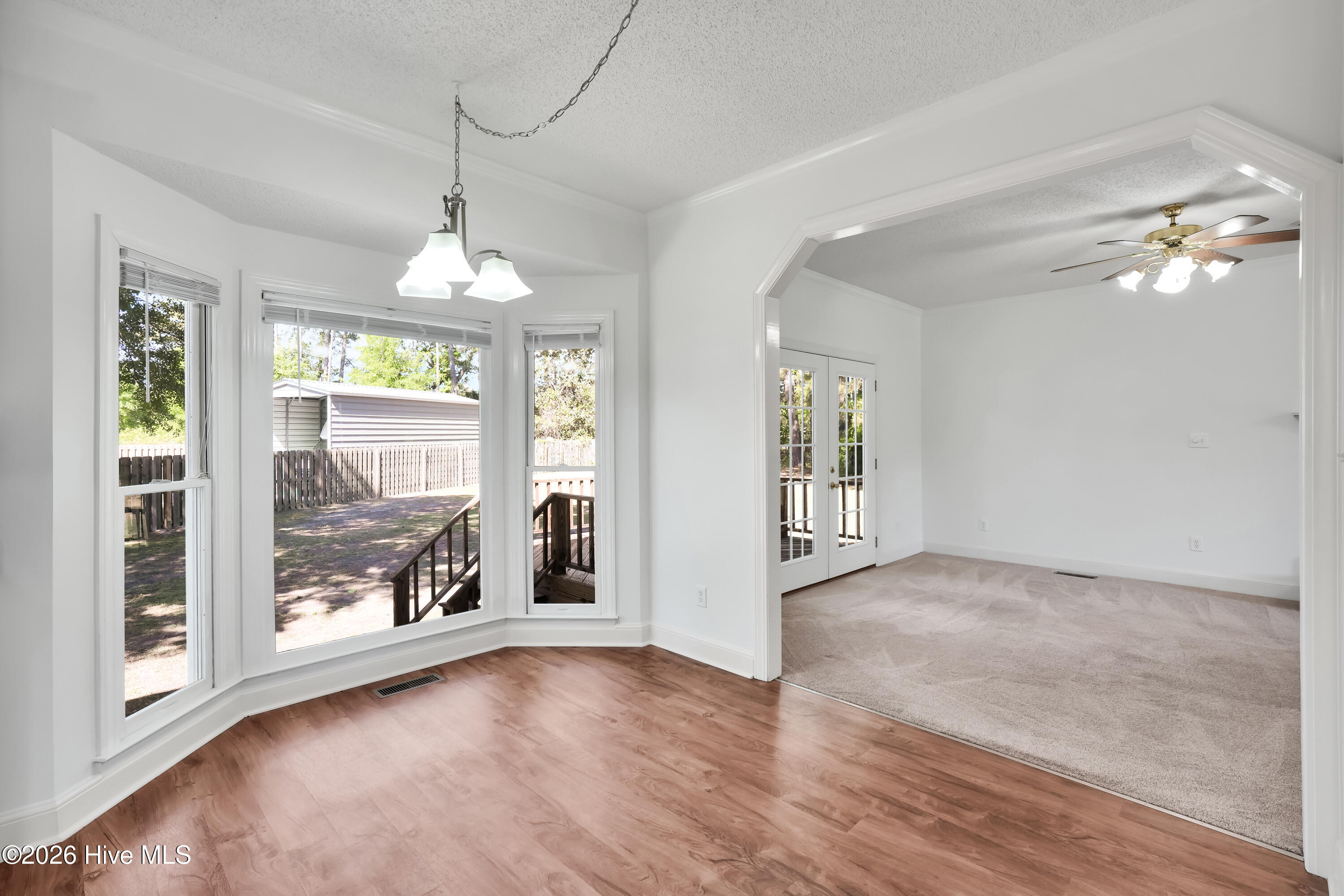 4927 Woodcrest Drive Property Photo 16