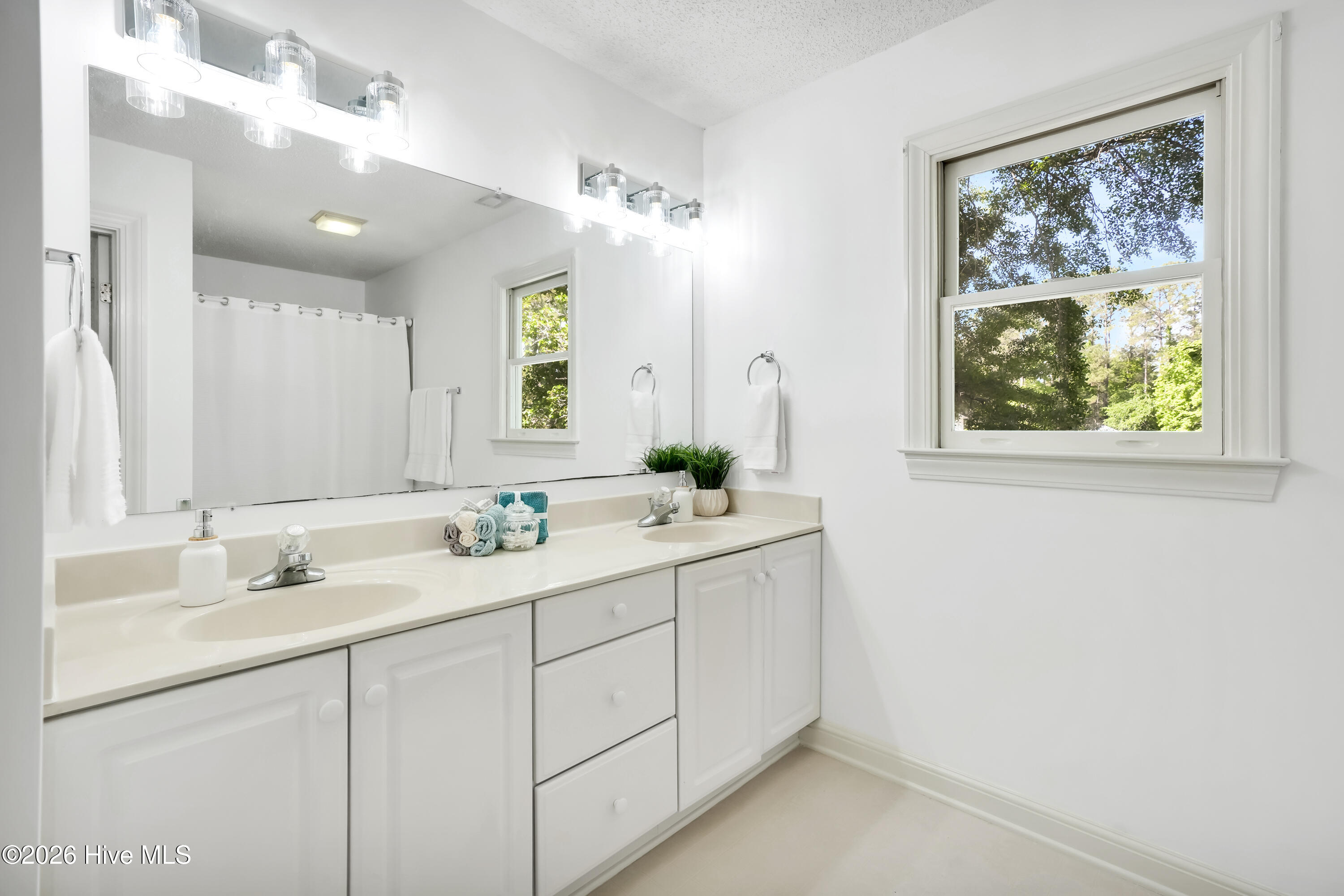4927 Woodcrest Drive Property Photo 26