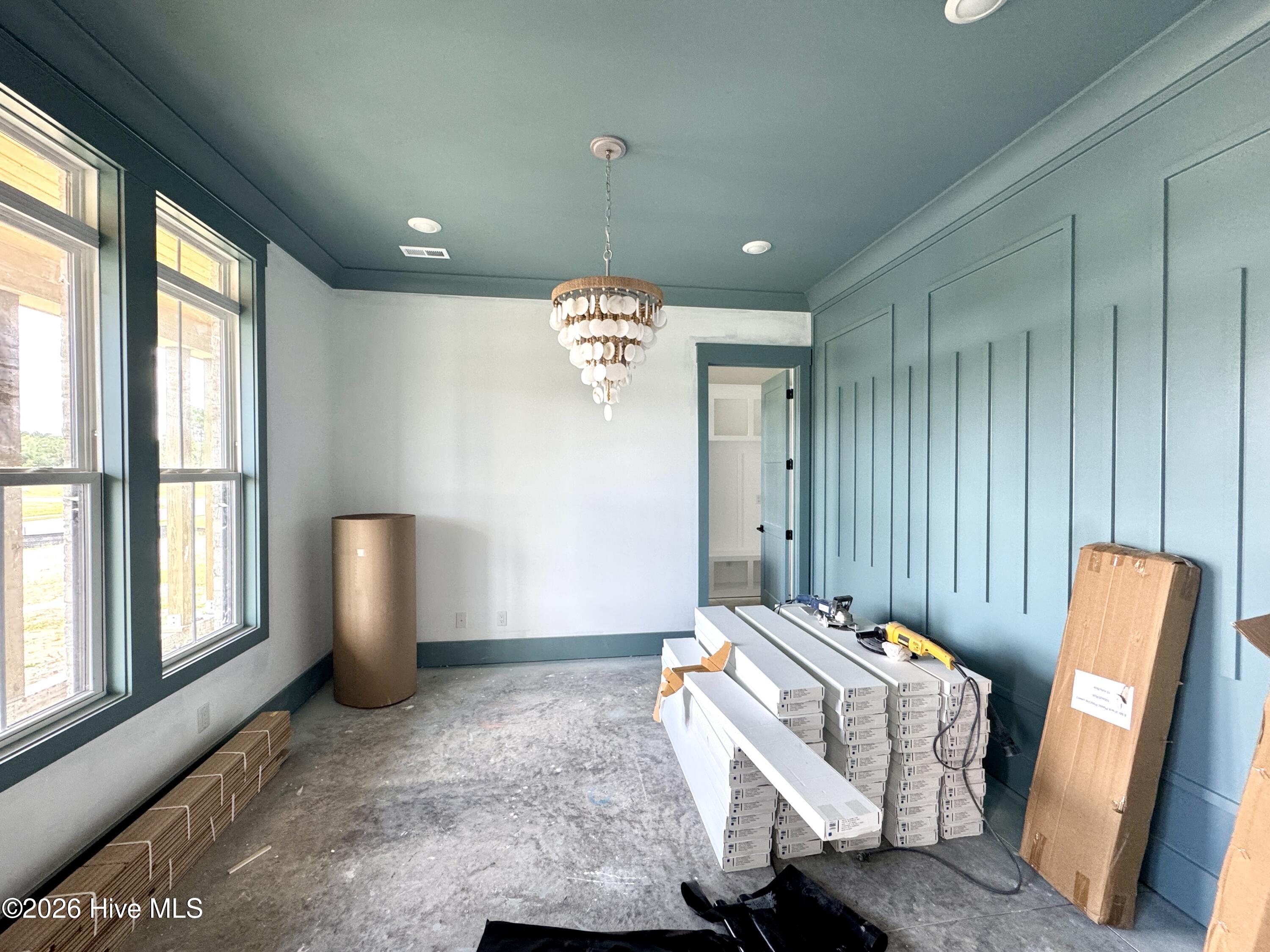 126 W Scarborough Court Property Photo 3
