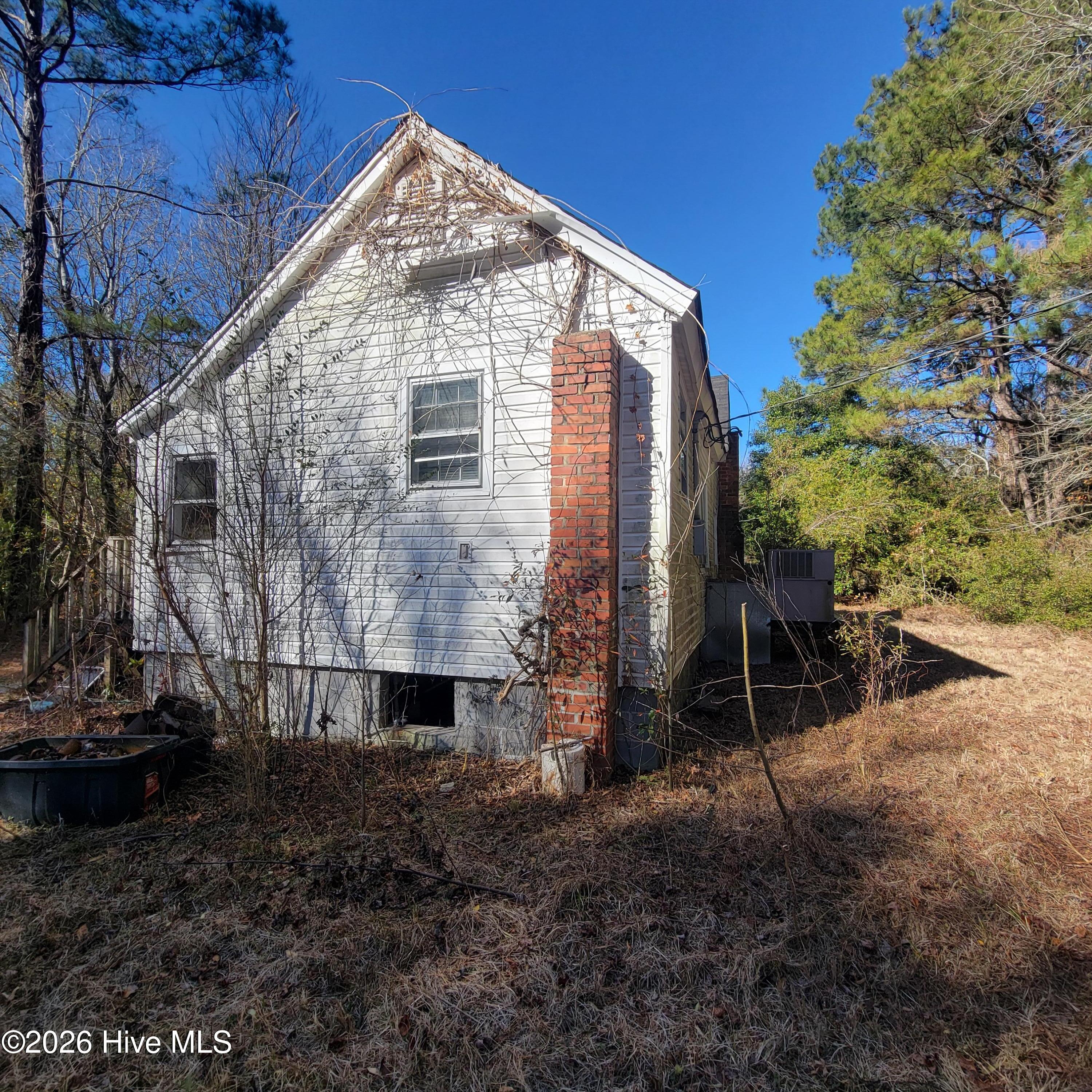 2105 Nc Highway 53 E Property Photo 4
