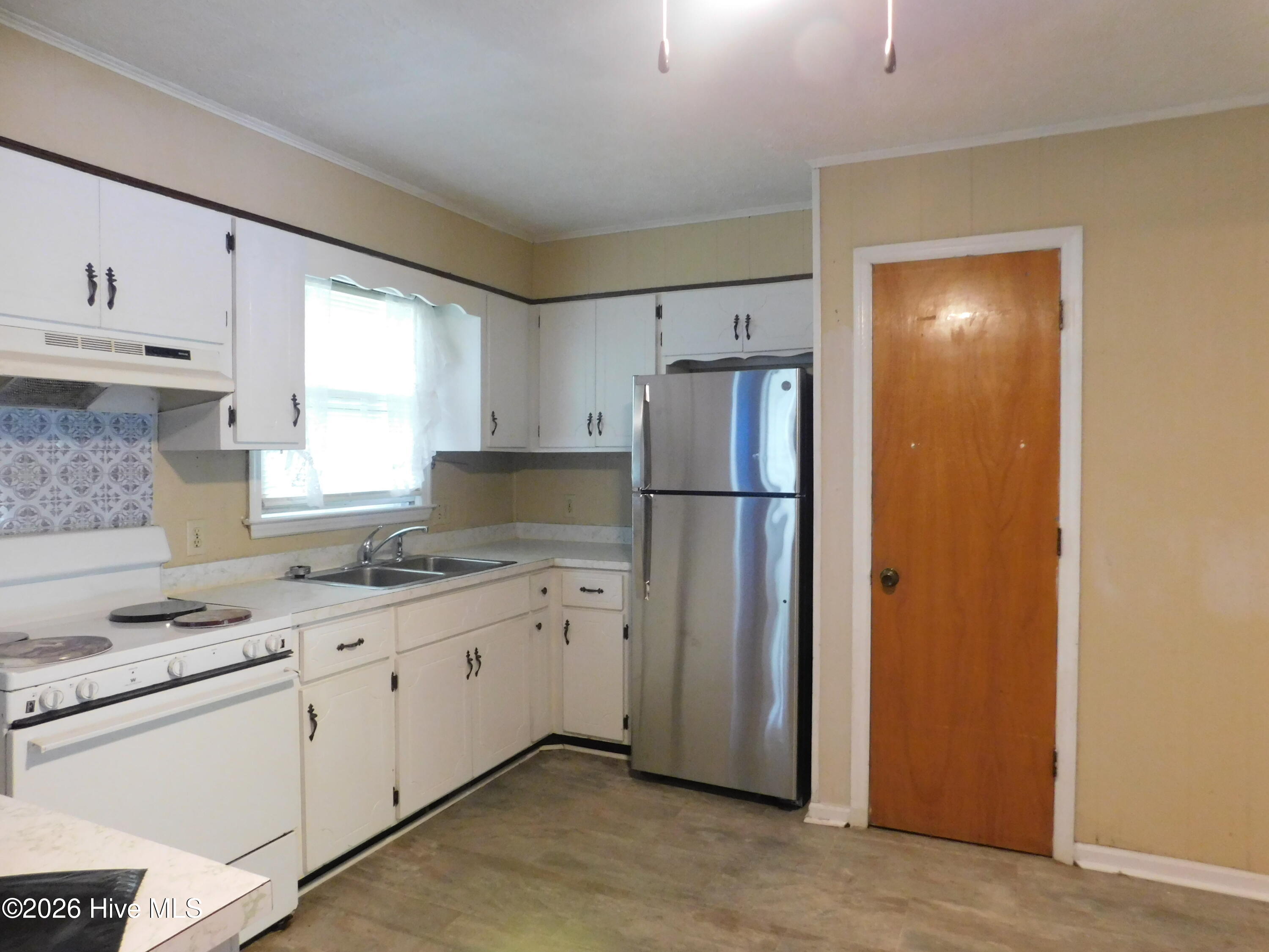 1003 Raleigh Street Property Photo 5