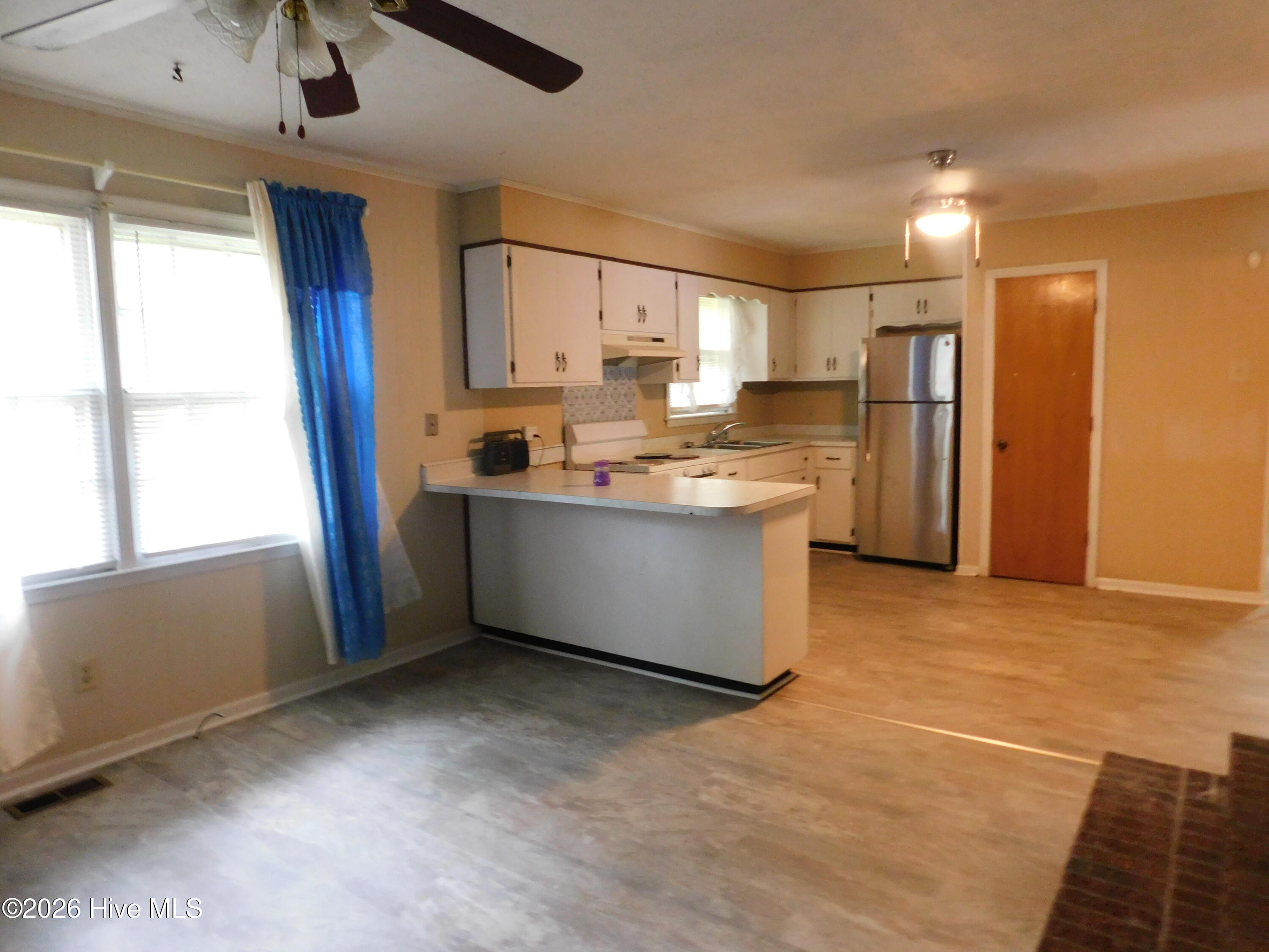 1003 Raleigh Street Property Photo 6