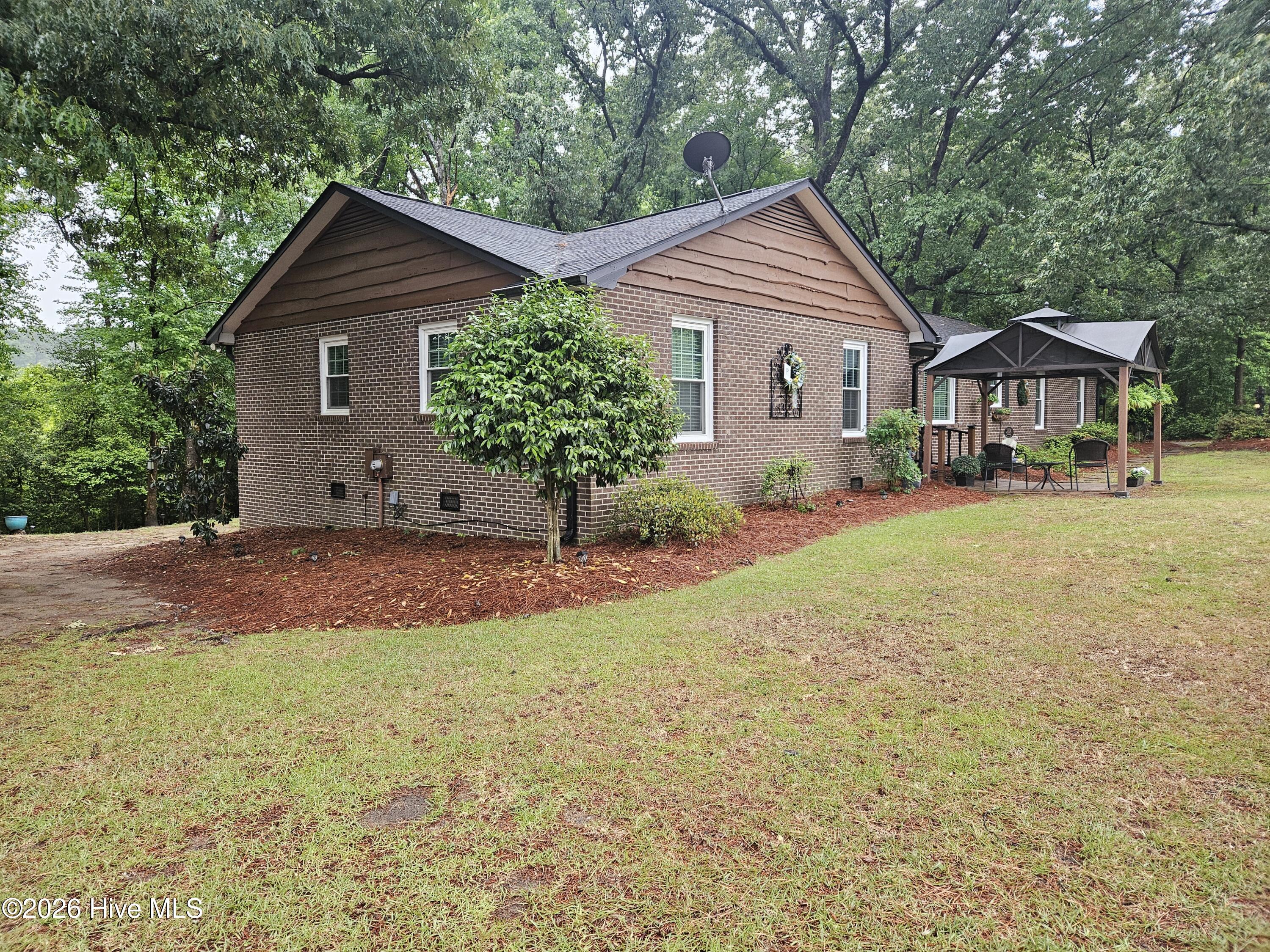 301 Fork Lake Drive Property Photo 5