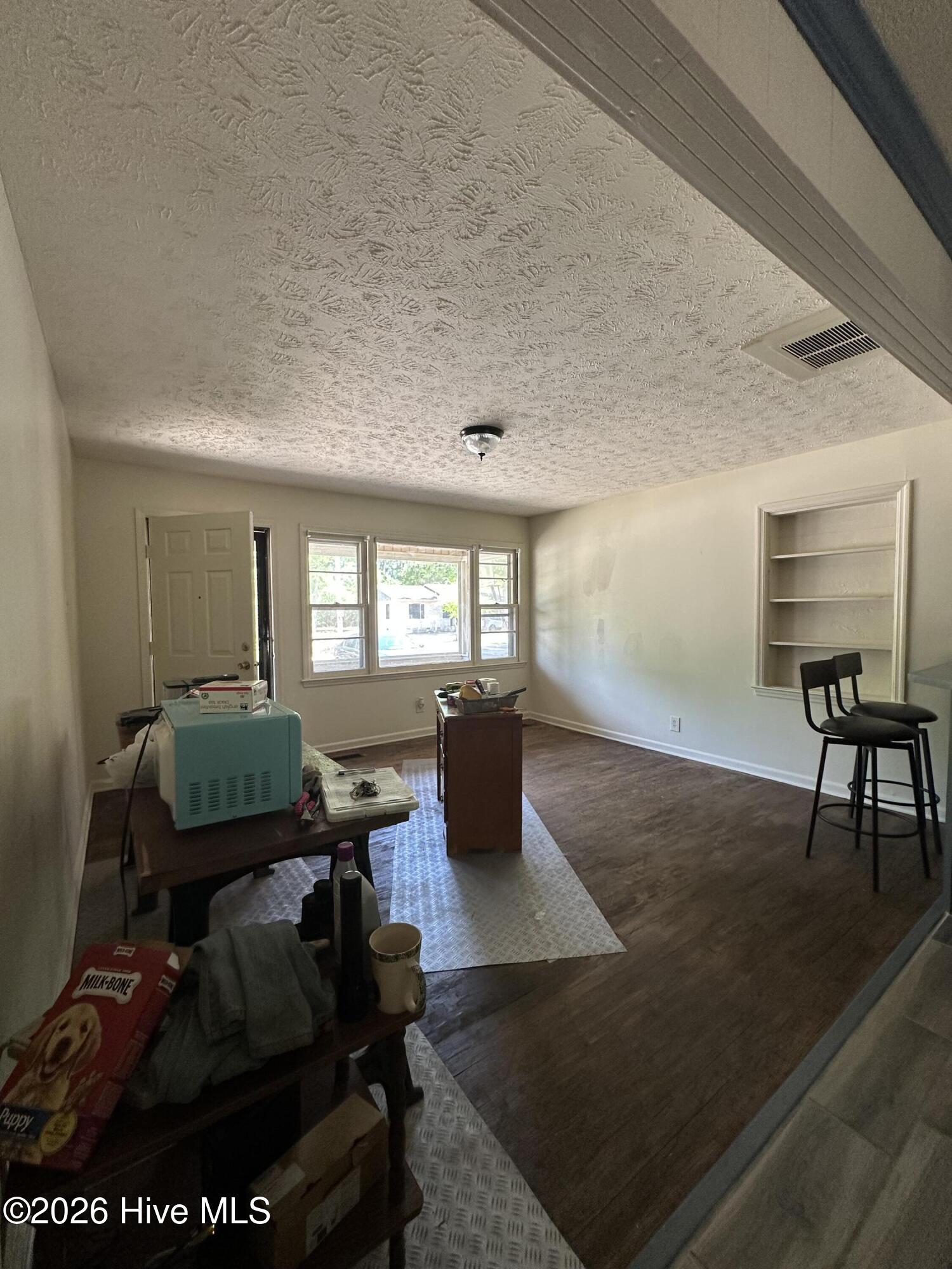109 W Chestnut Street Property Photo 4