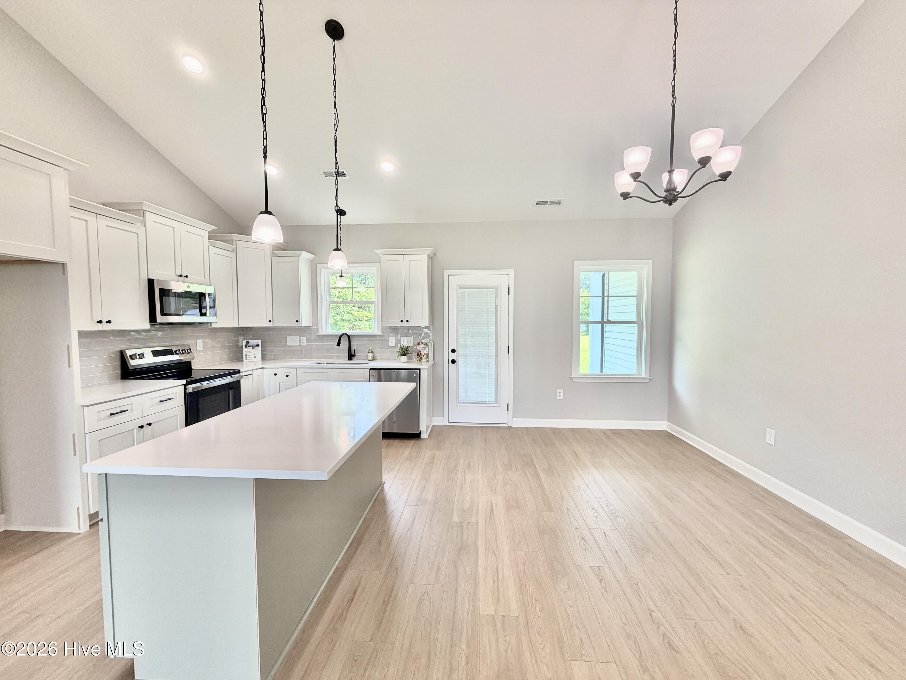 3794 Chatsworth Drive Property Photo 6