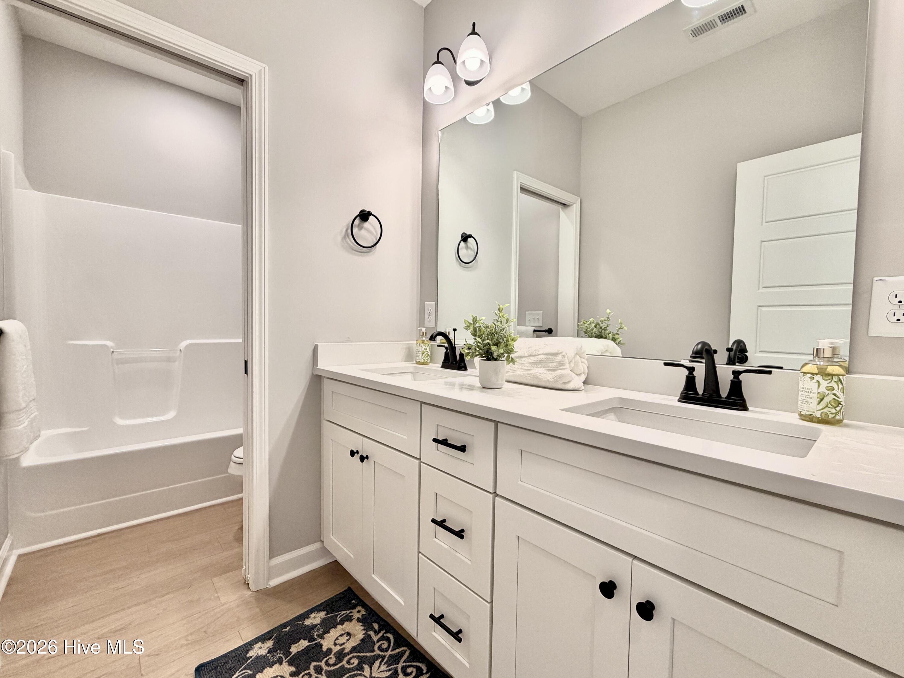 3794 Chatsworth Drive Property Photo 10