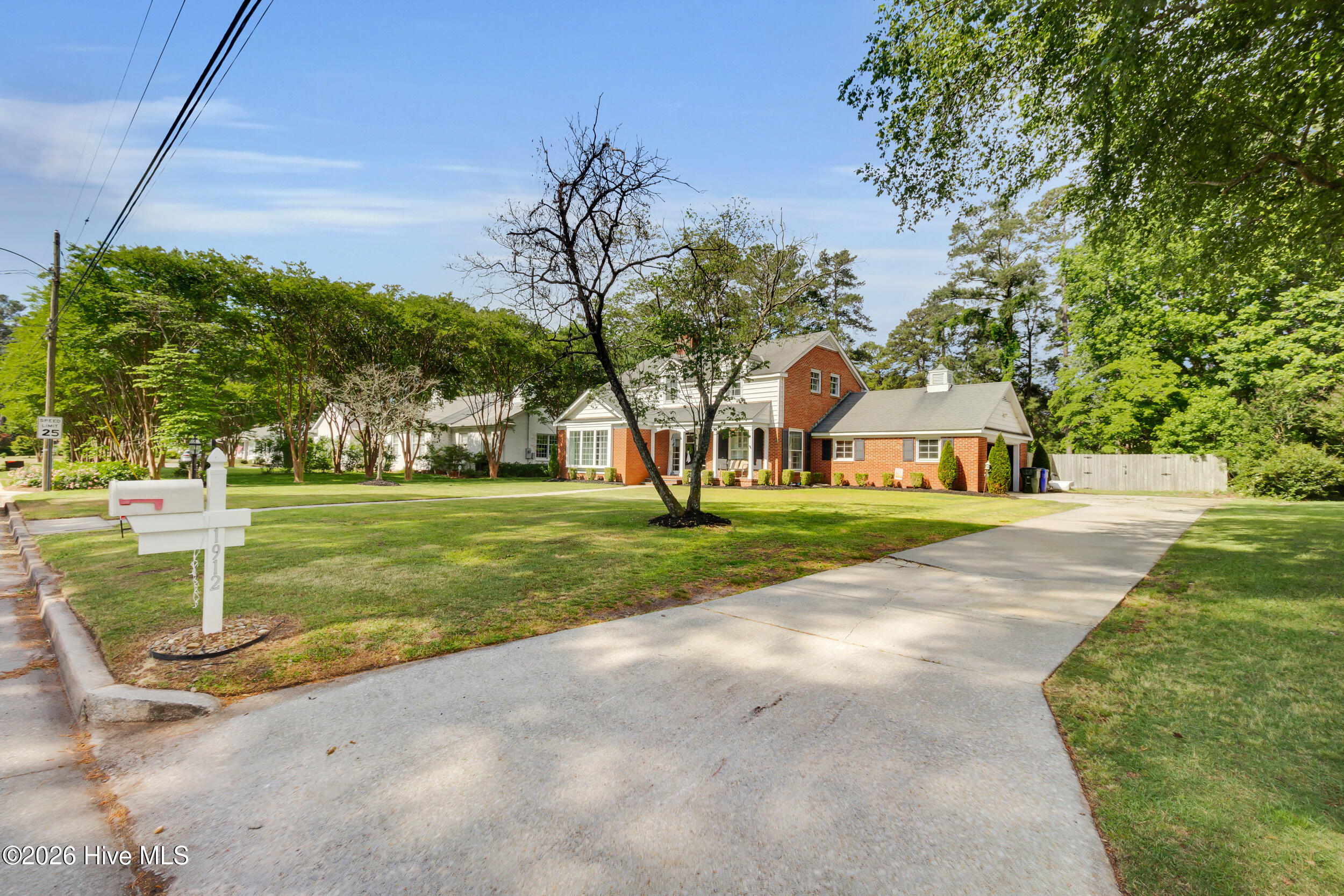 1912 Greenbriar Road Property Photo 6