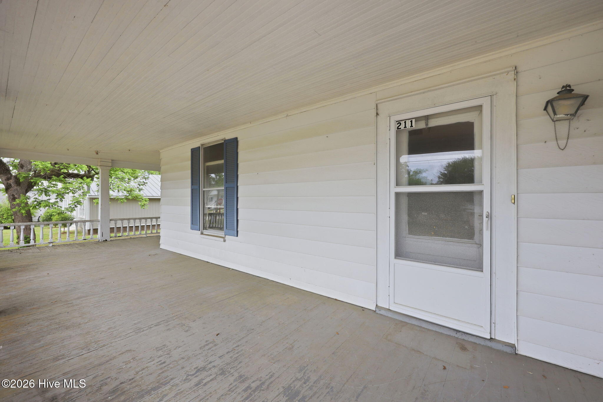 211 Pollock Street Property Photo 3