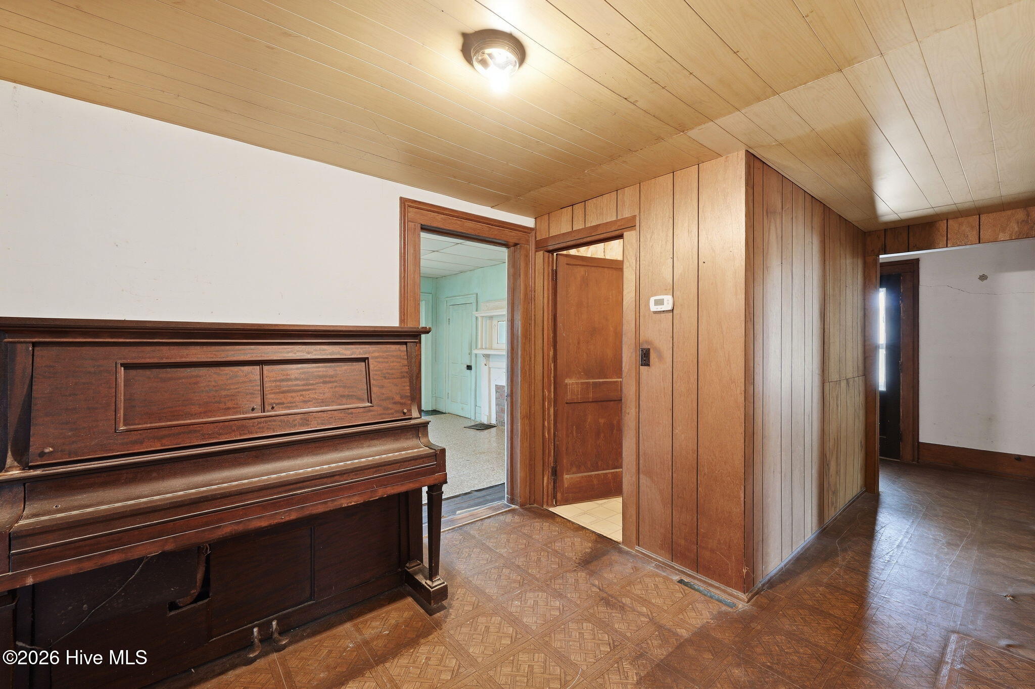 211 Pollock Street Property Photo 5