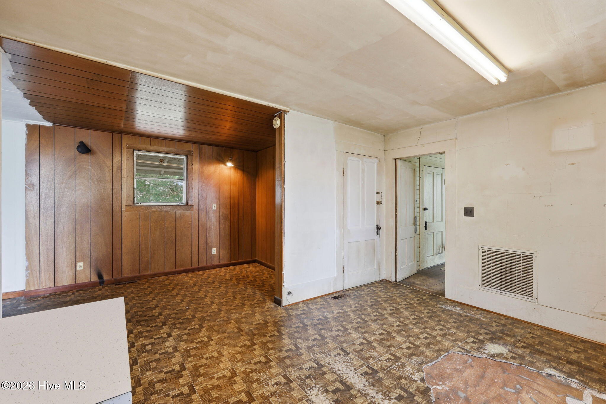 211 Pollock Street Property Photo 9