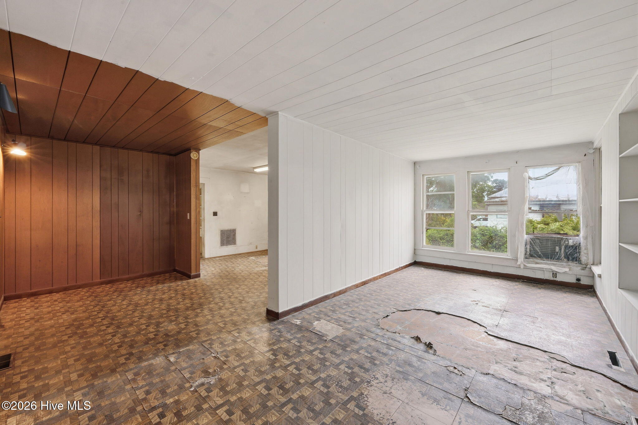 211 Pollock Street Property Photo 10