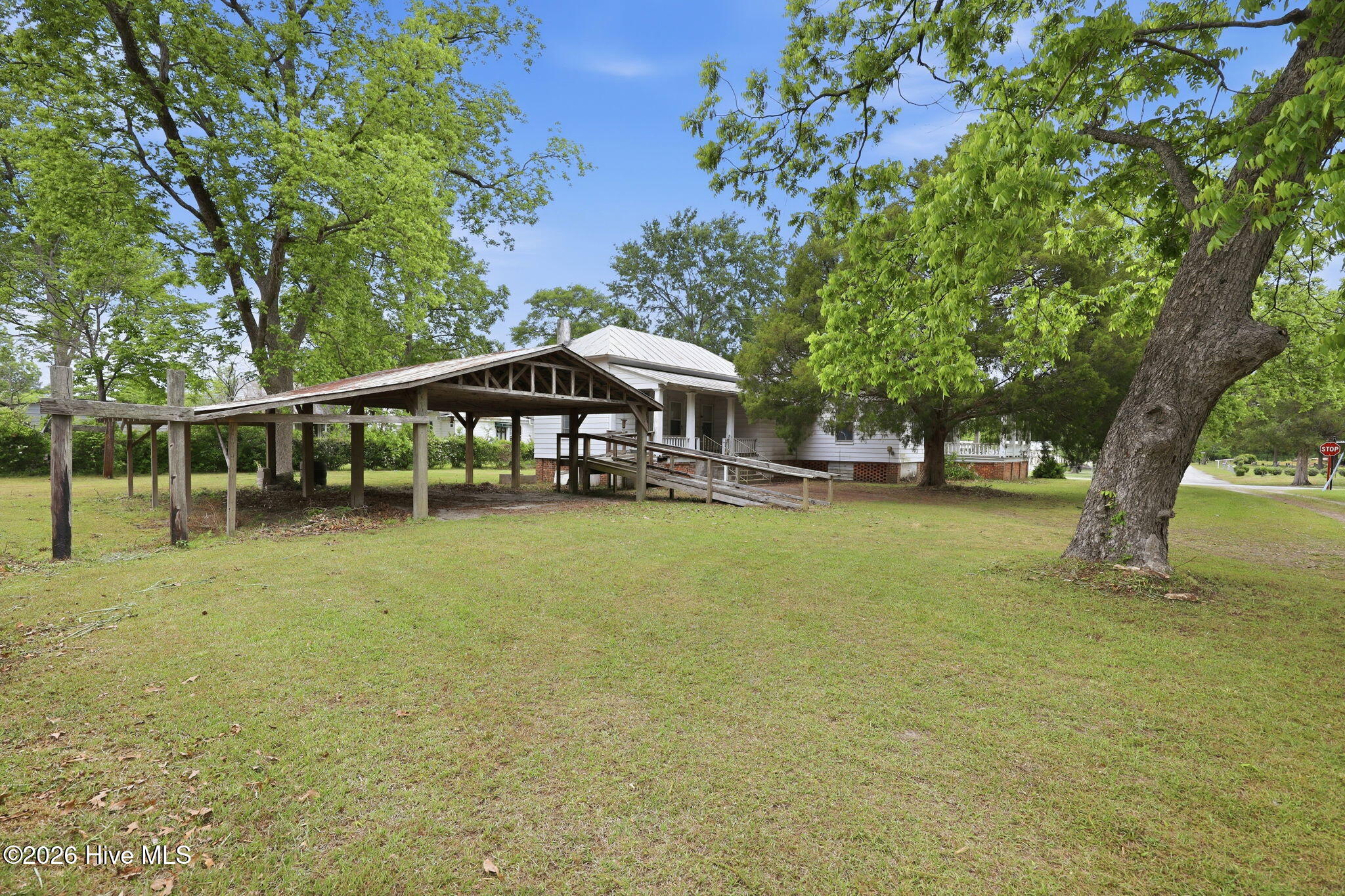 211 Pollock Street Property Photo 34