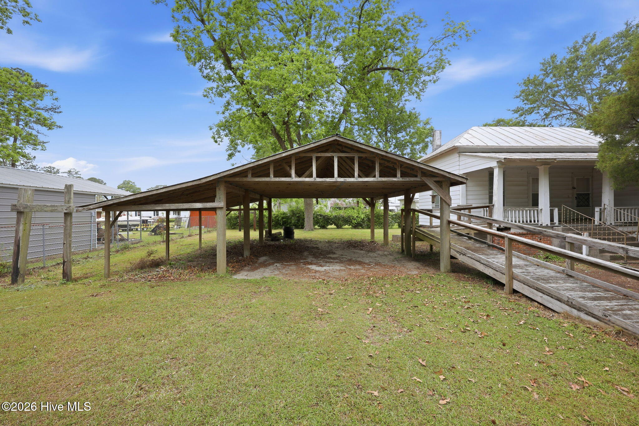 211 Pollock Street Property Photo 35