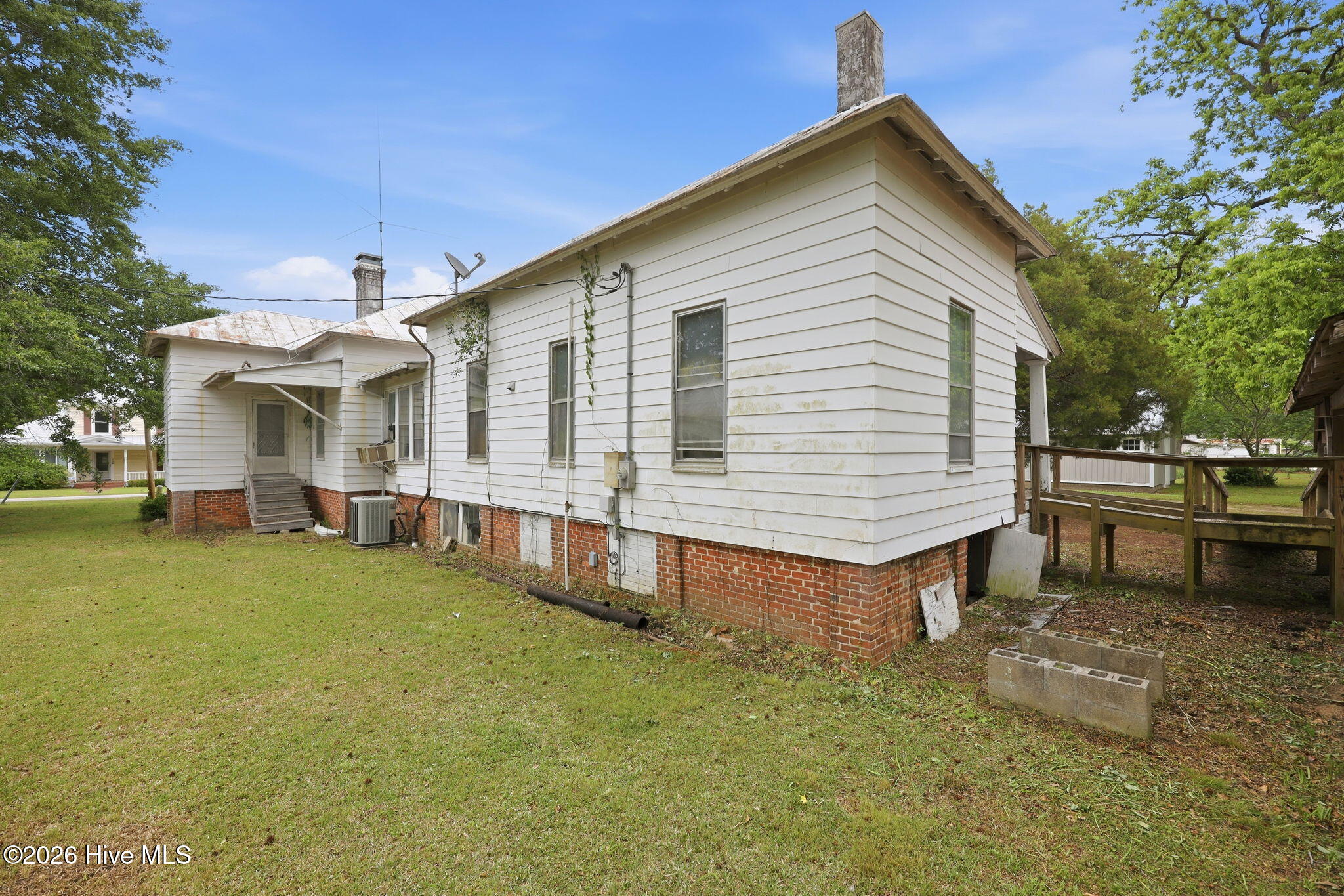 211 Pollock Street Property Photo 37