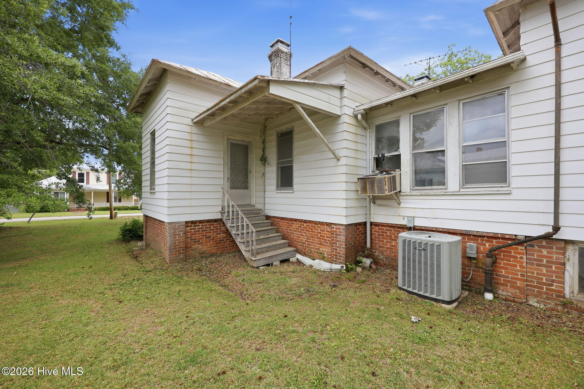 211 Pollock Street Property Photo 38