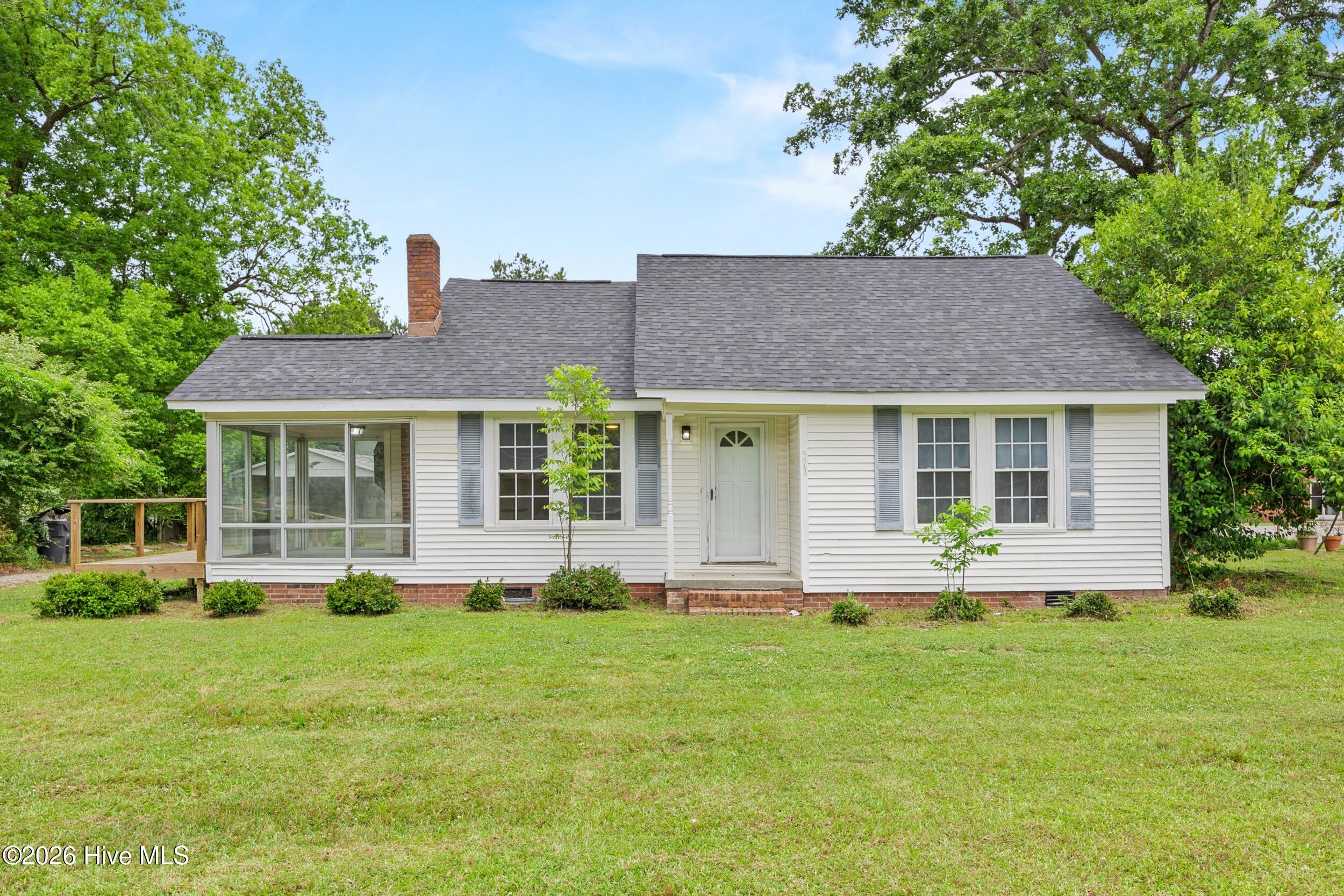 523 Hallsboro Road S Property Photo 1
