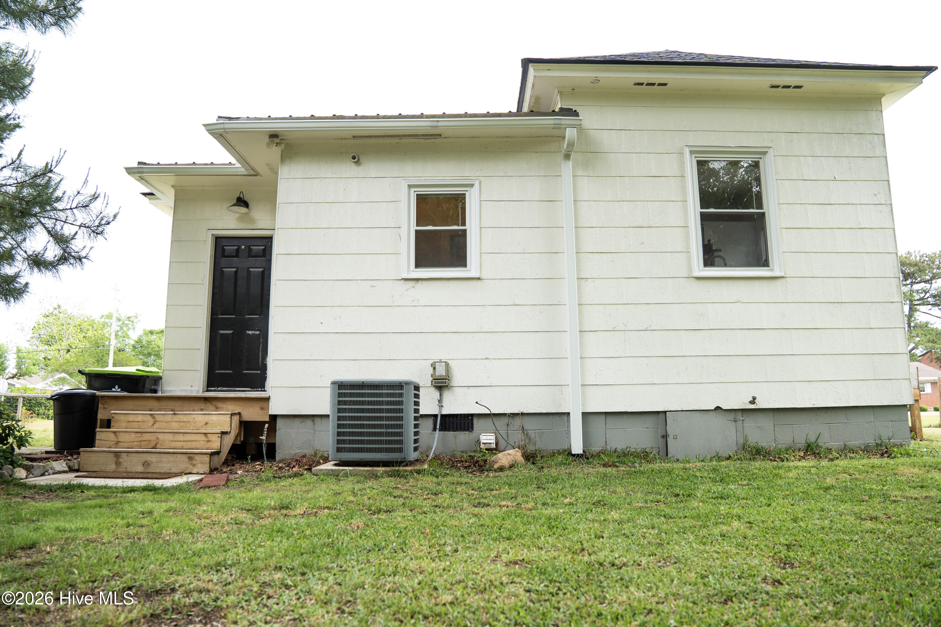 902 Jenkins Avenue Property Photo 4