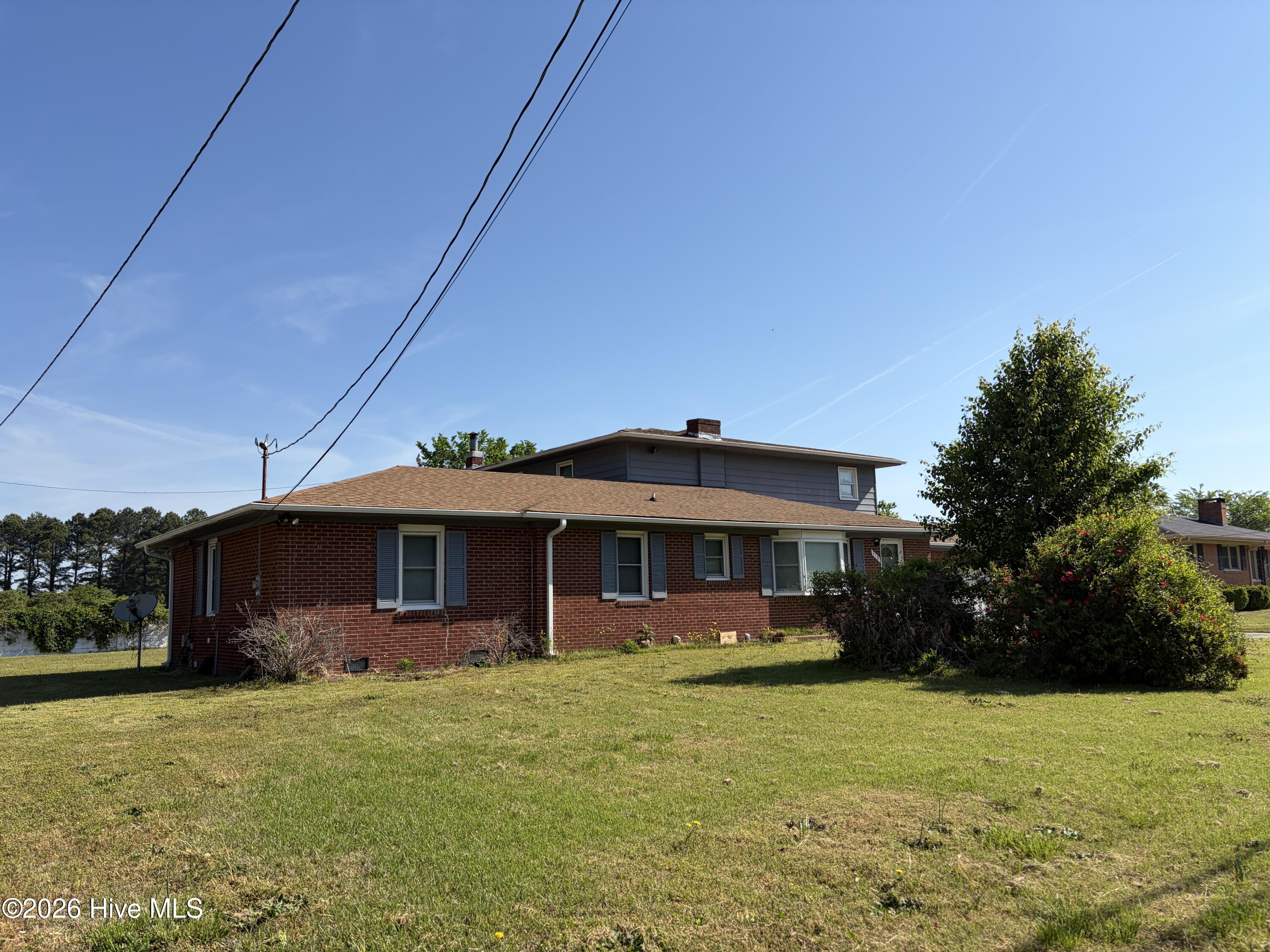 310 Greenfield Boulevard Property Photo 2